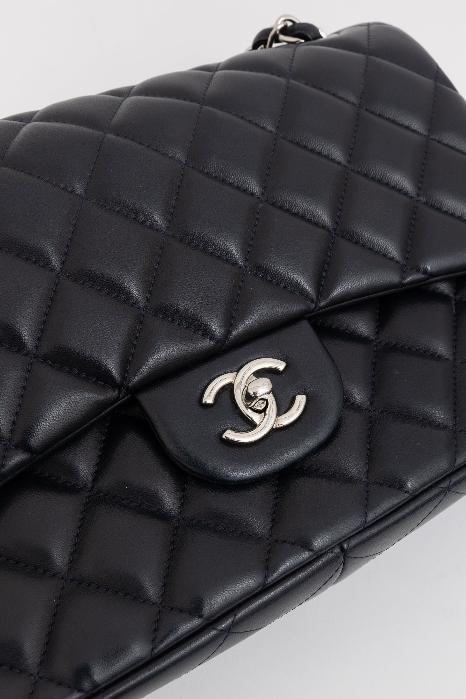 Jumbo Classic Double Flap Bag