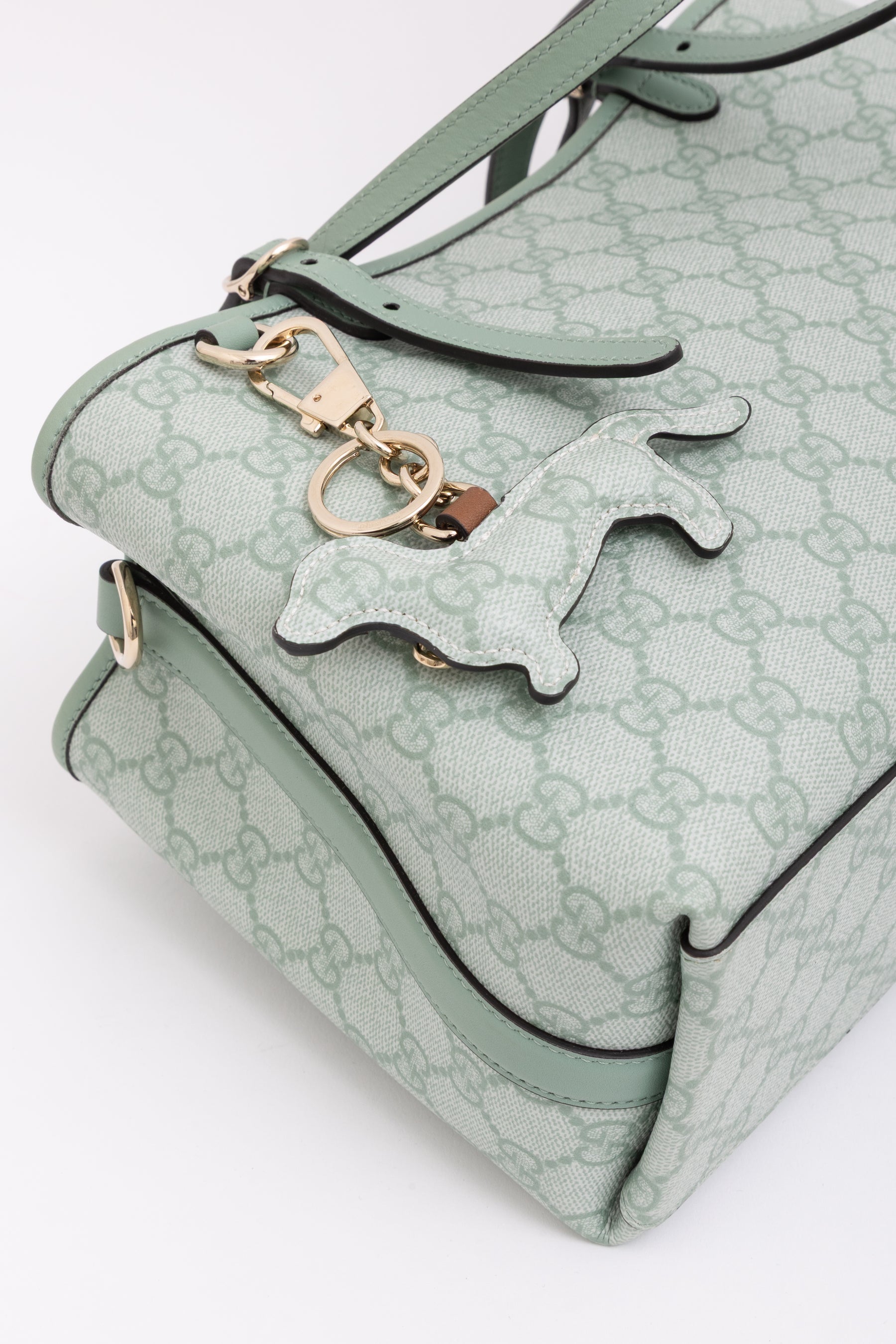 GG Emblem Medium Tote Bag
