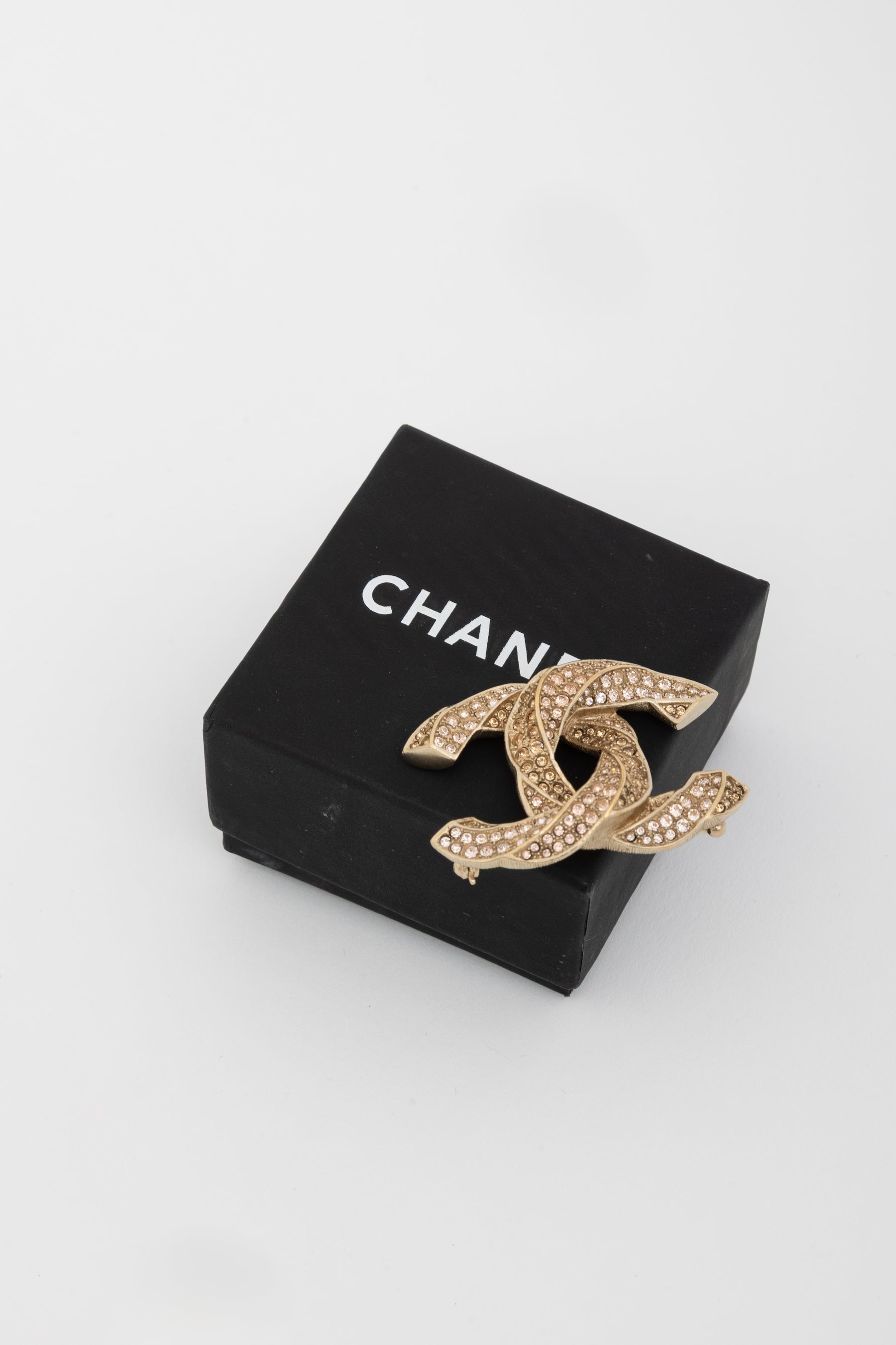 Crystal Twisted CC Brooch
