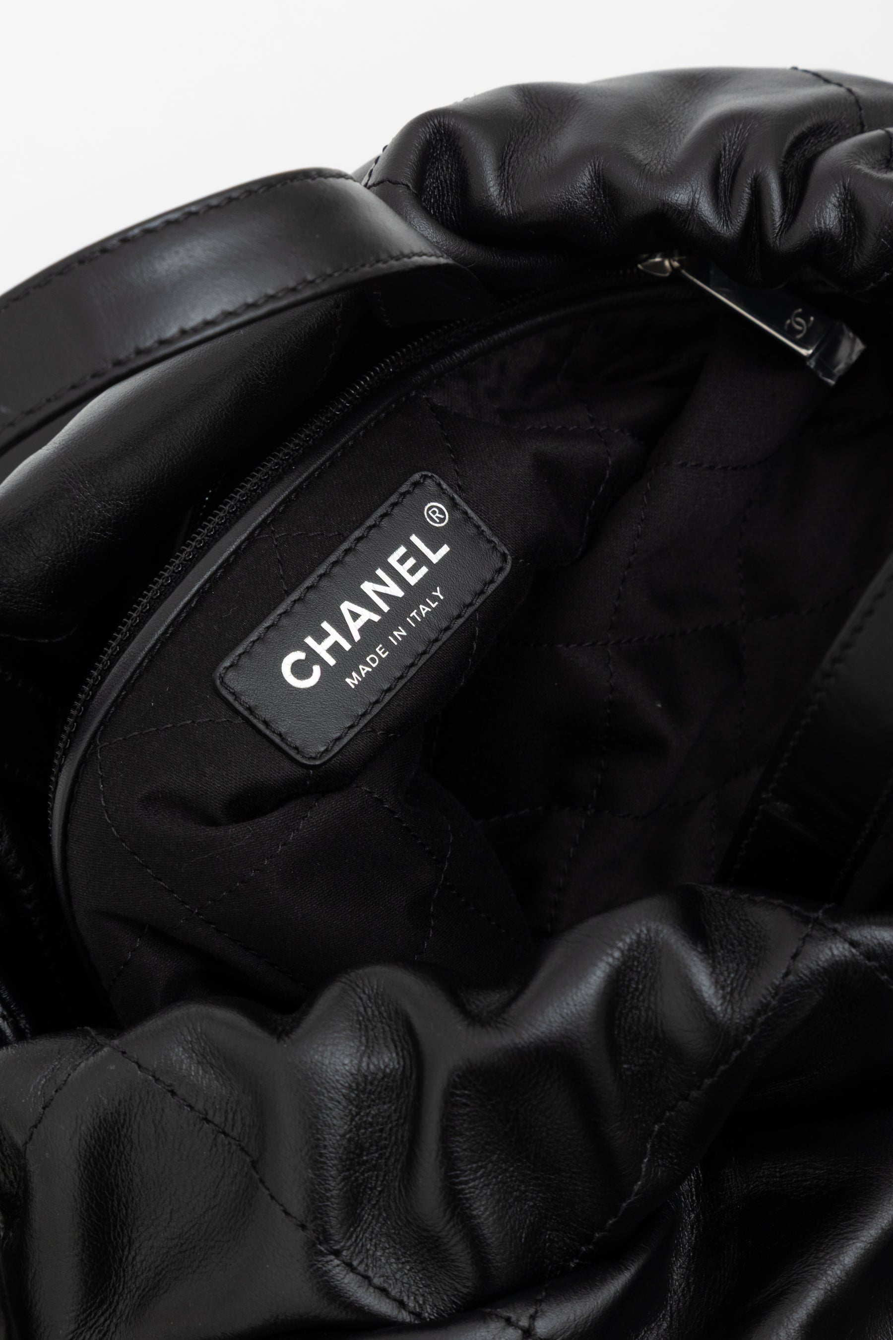 So Black 22 Backpack