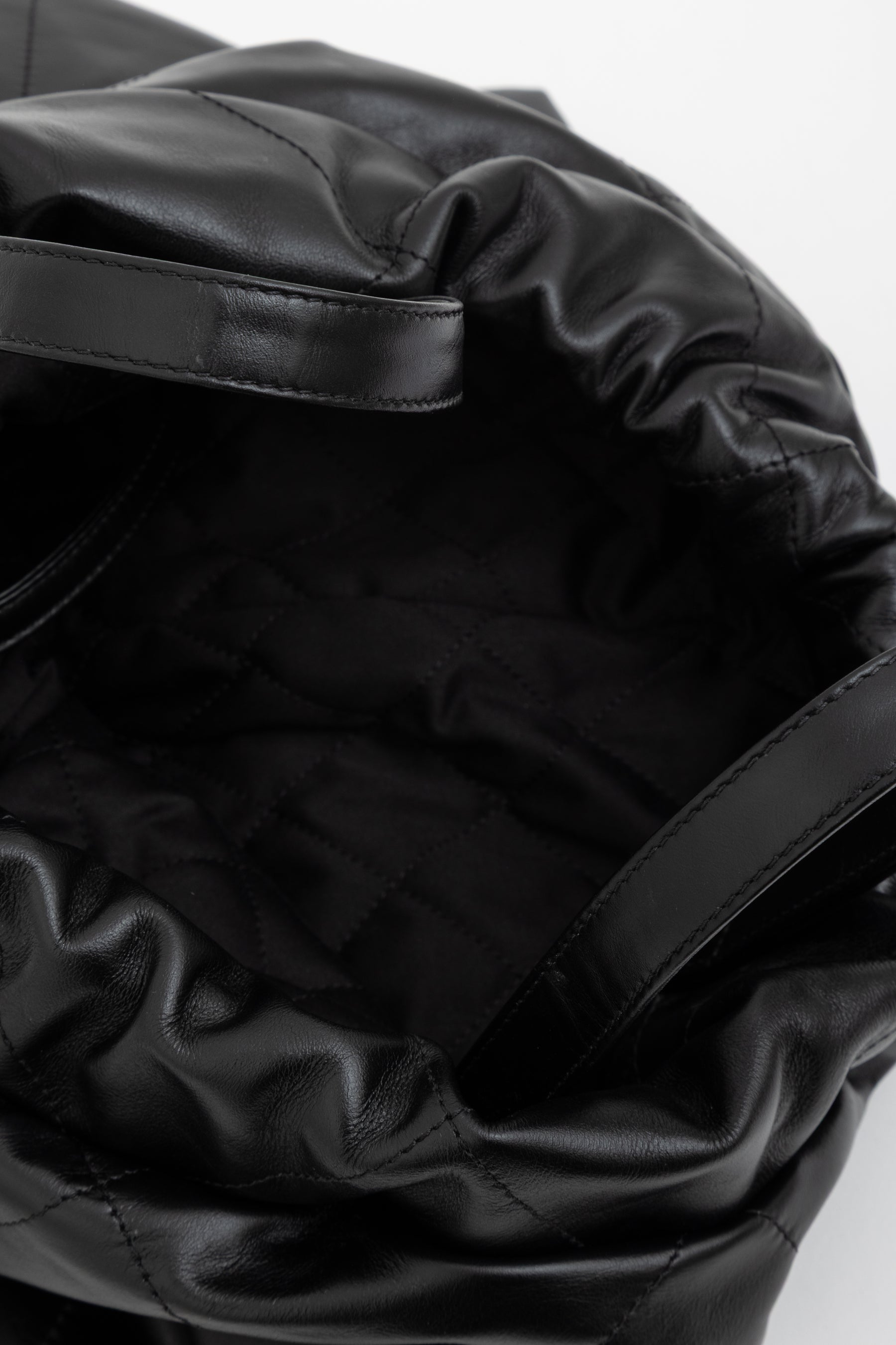 So Black 22 Backpack