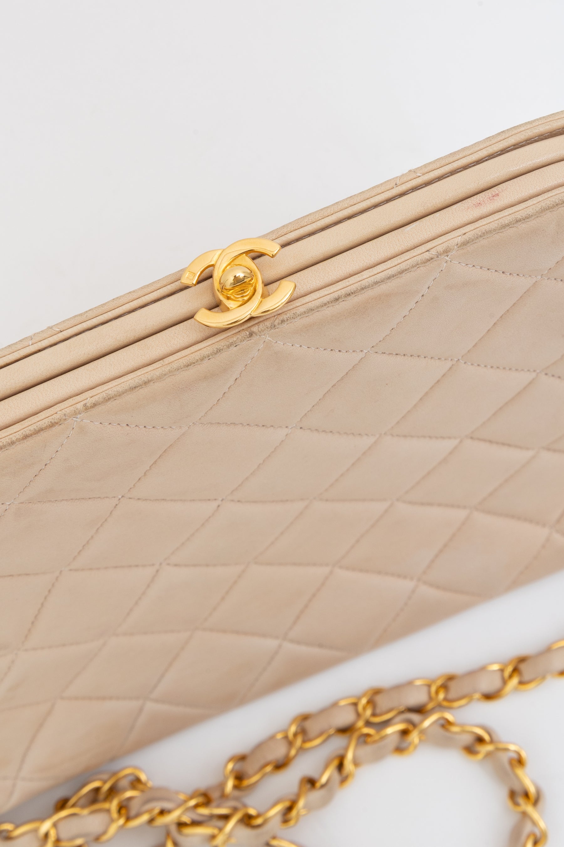Kisslock Shoulder Bag