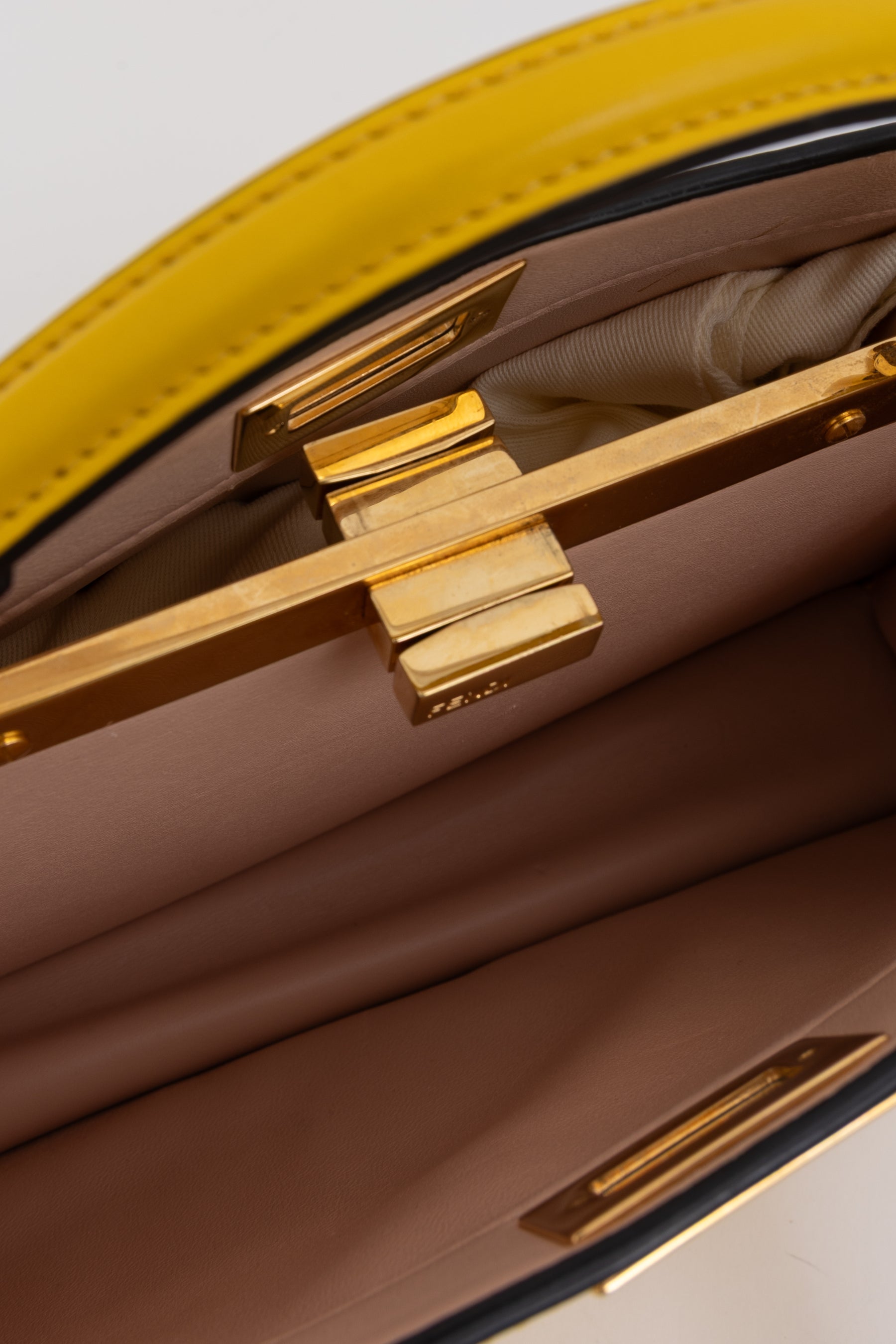 Peekaboo ISeeU East-West Bag