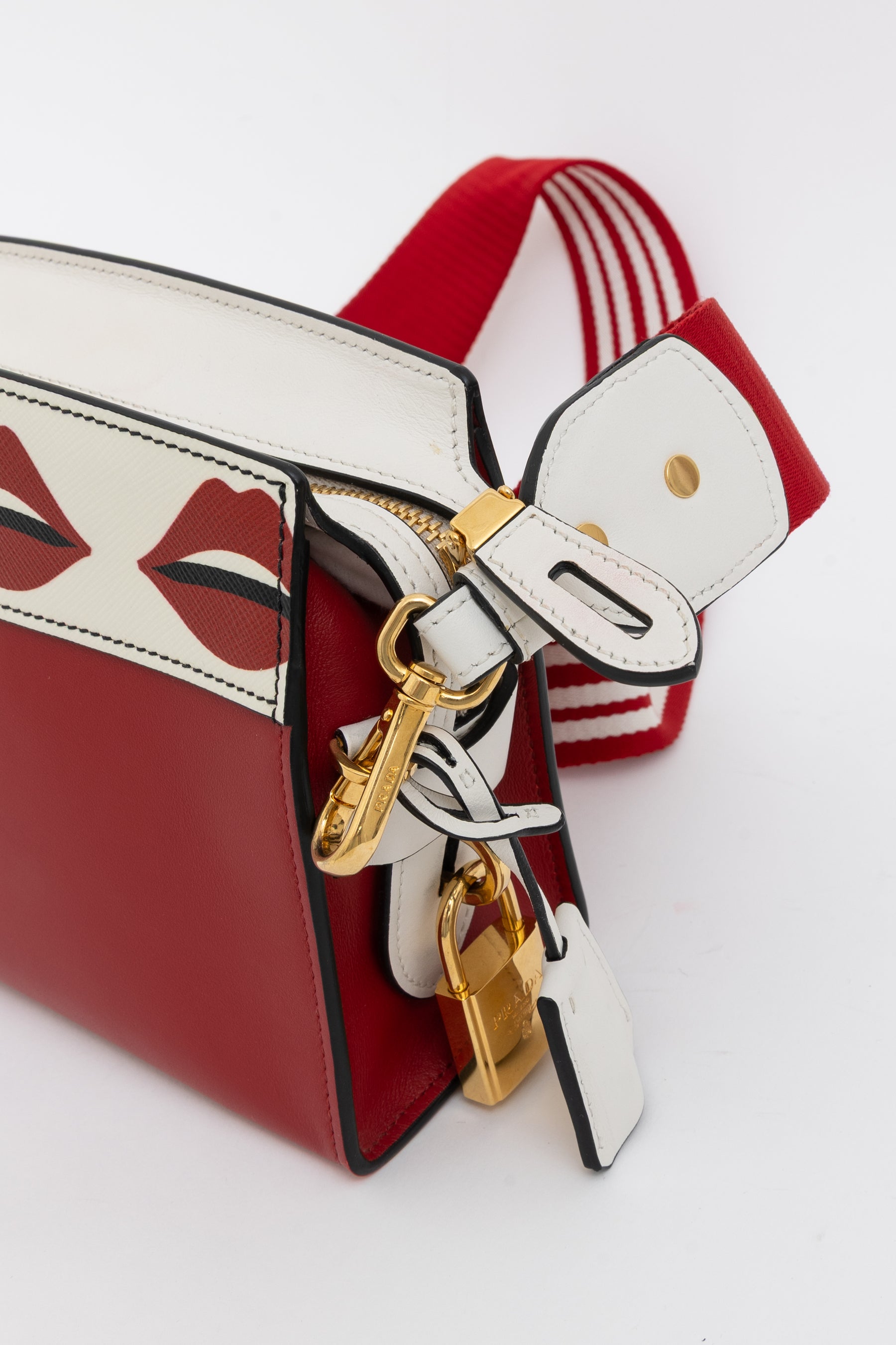 Lip Print Esplanade Shoulder Bag