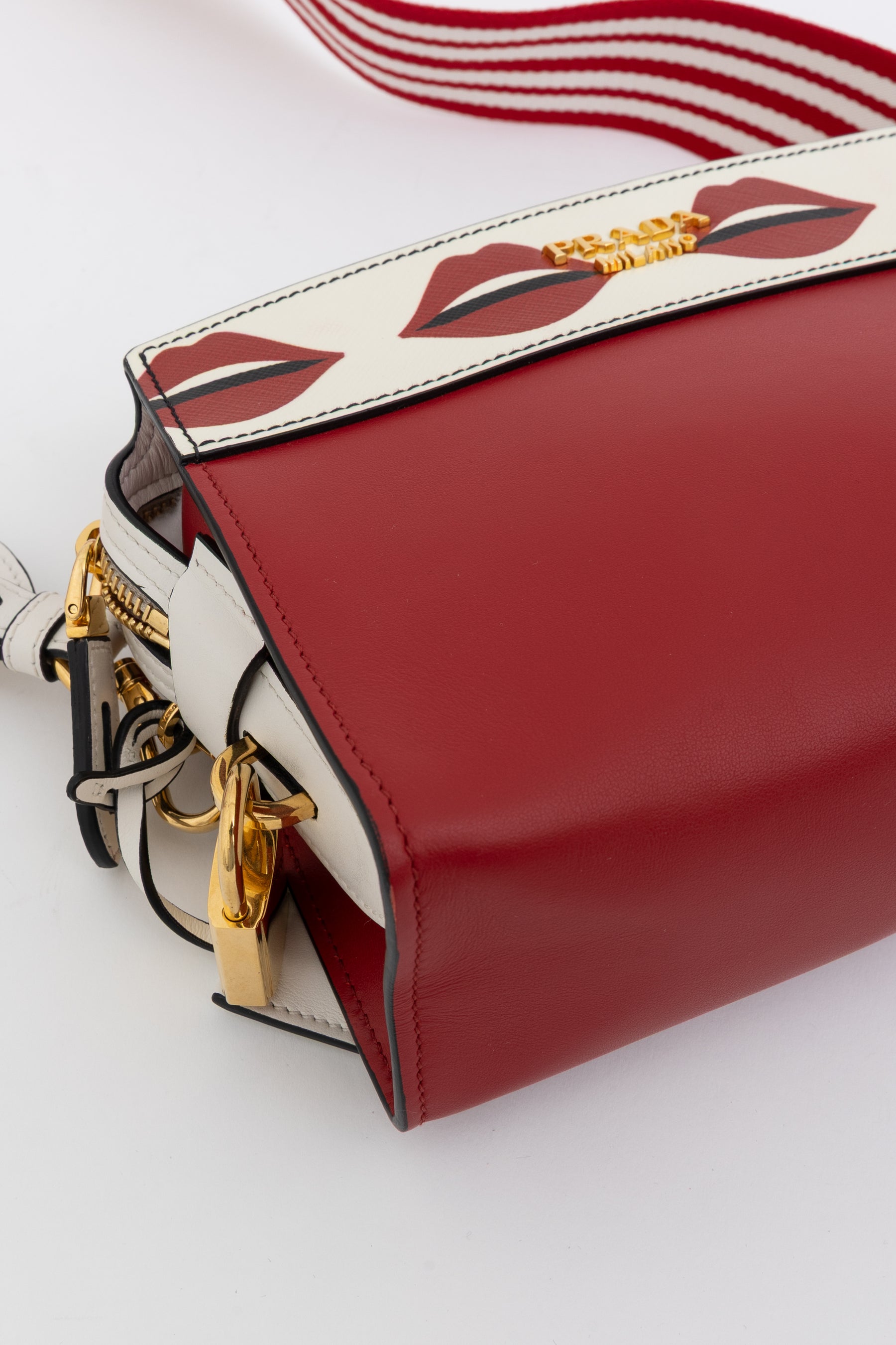 Lip Print Esplanade Shoulder Bag