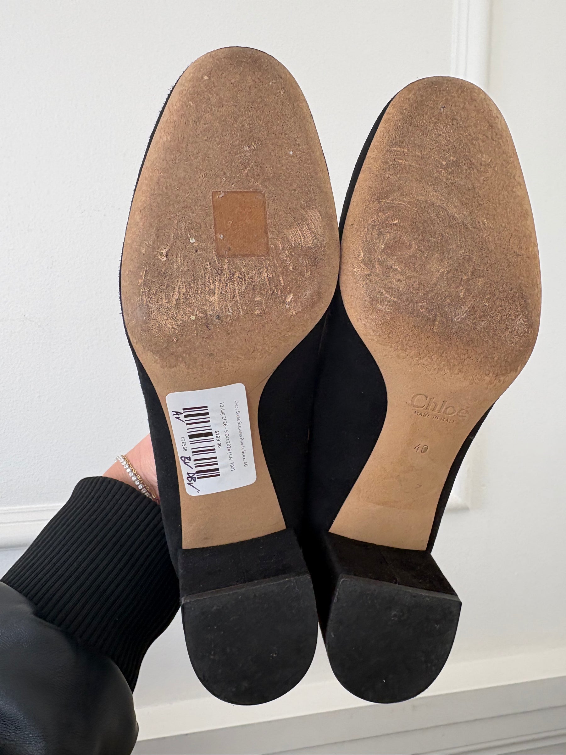 Chloe Suede Scalloped Pump In Black, 40