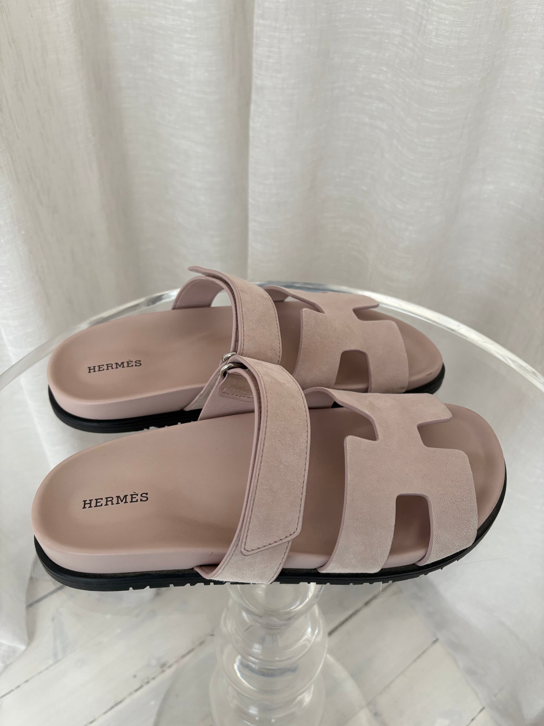 Hermès Chypre Sandals In Rose Porcelaine, 41.5
