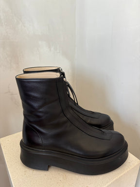 The Row Black Leather Zipped Bootie, 38