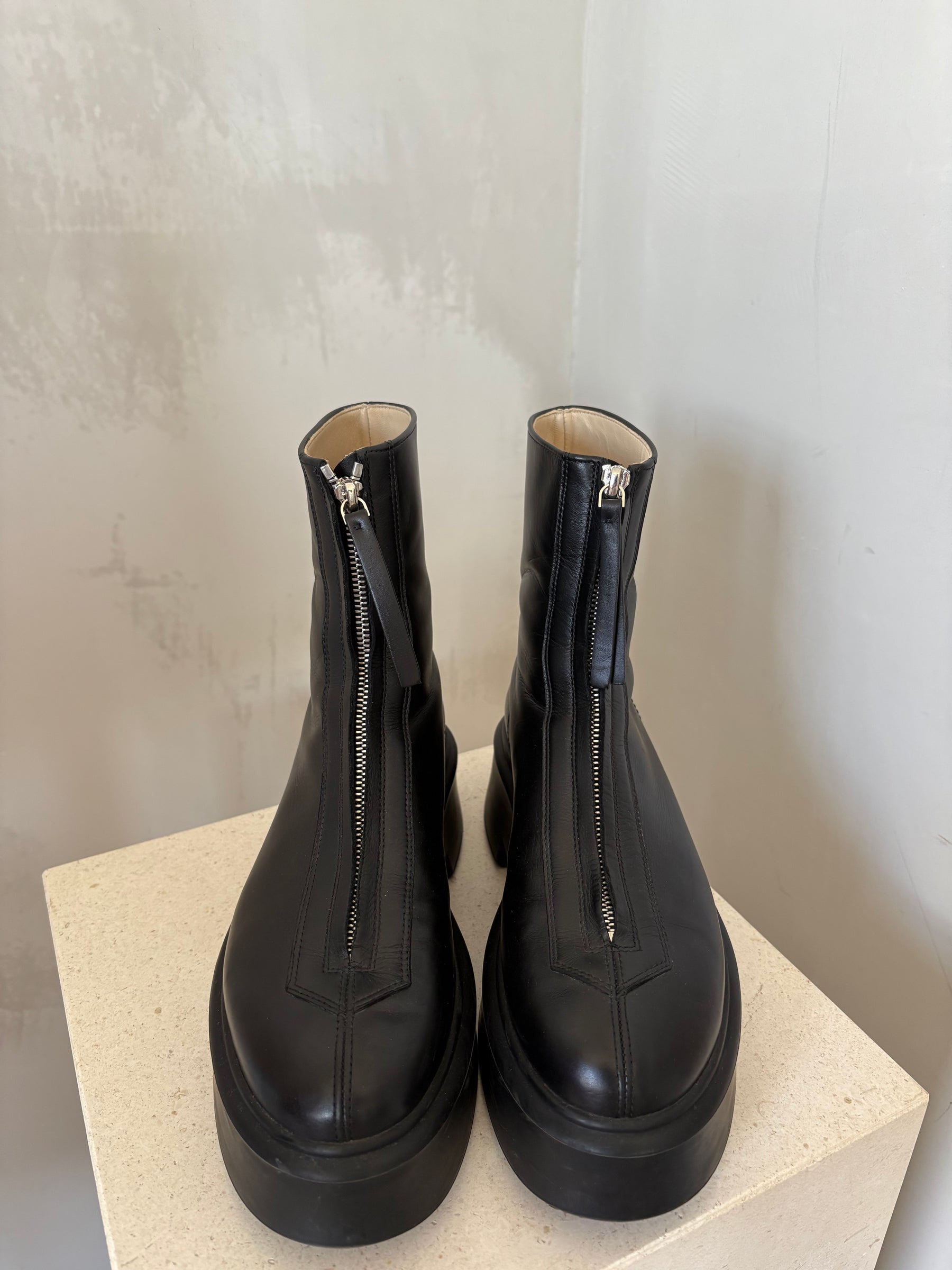 The Row Black Leather Zipped Bootie, 38