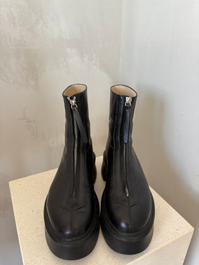 The Row Black Leather Zipped Bootie, 38