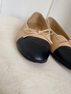 Chanel Beige and Black Leather Ballet Flats, 39
