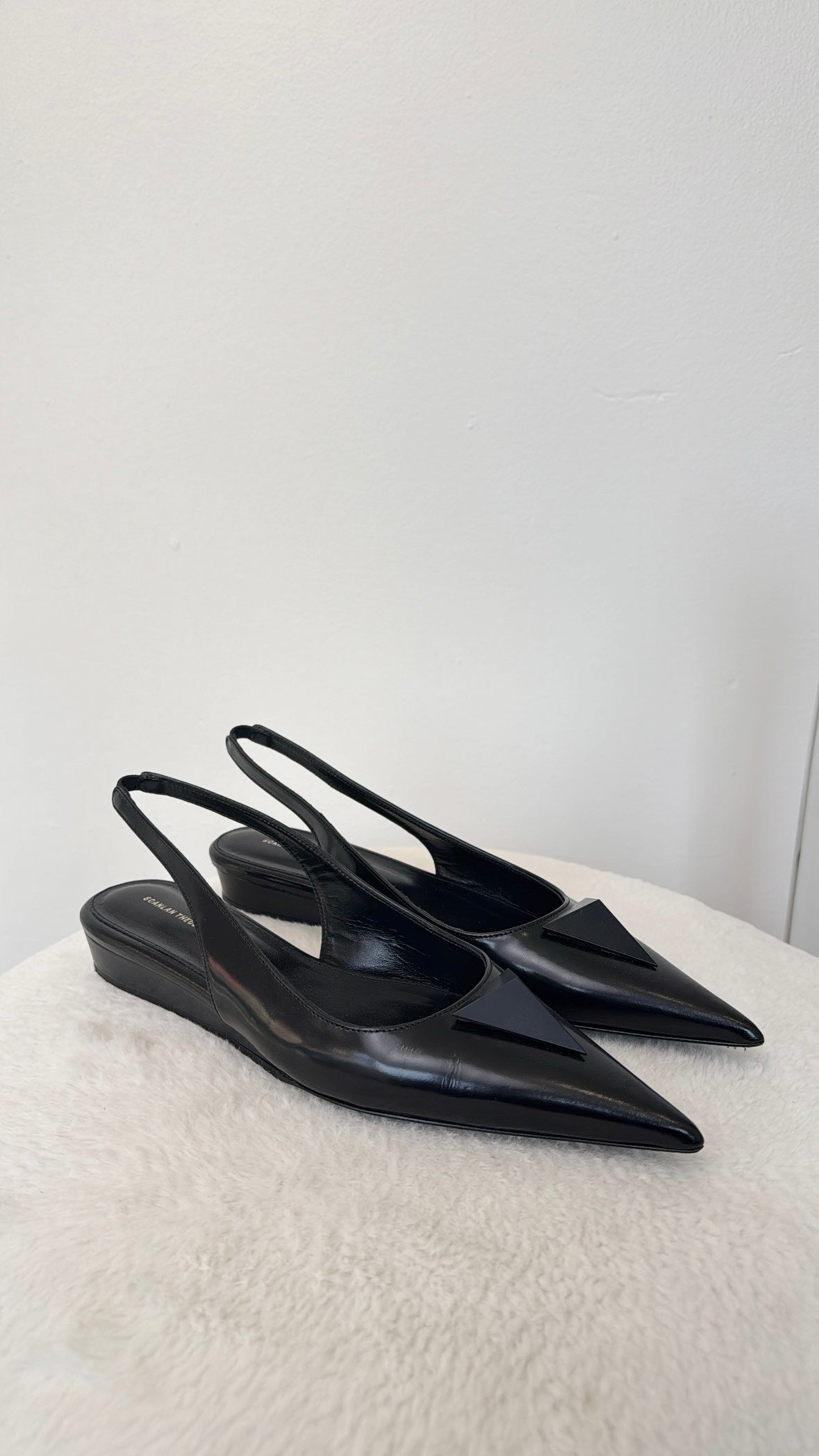 Scanlan Theodore Black Pointed Diamond Wedged Slingback, 39