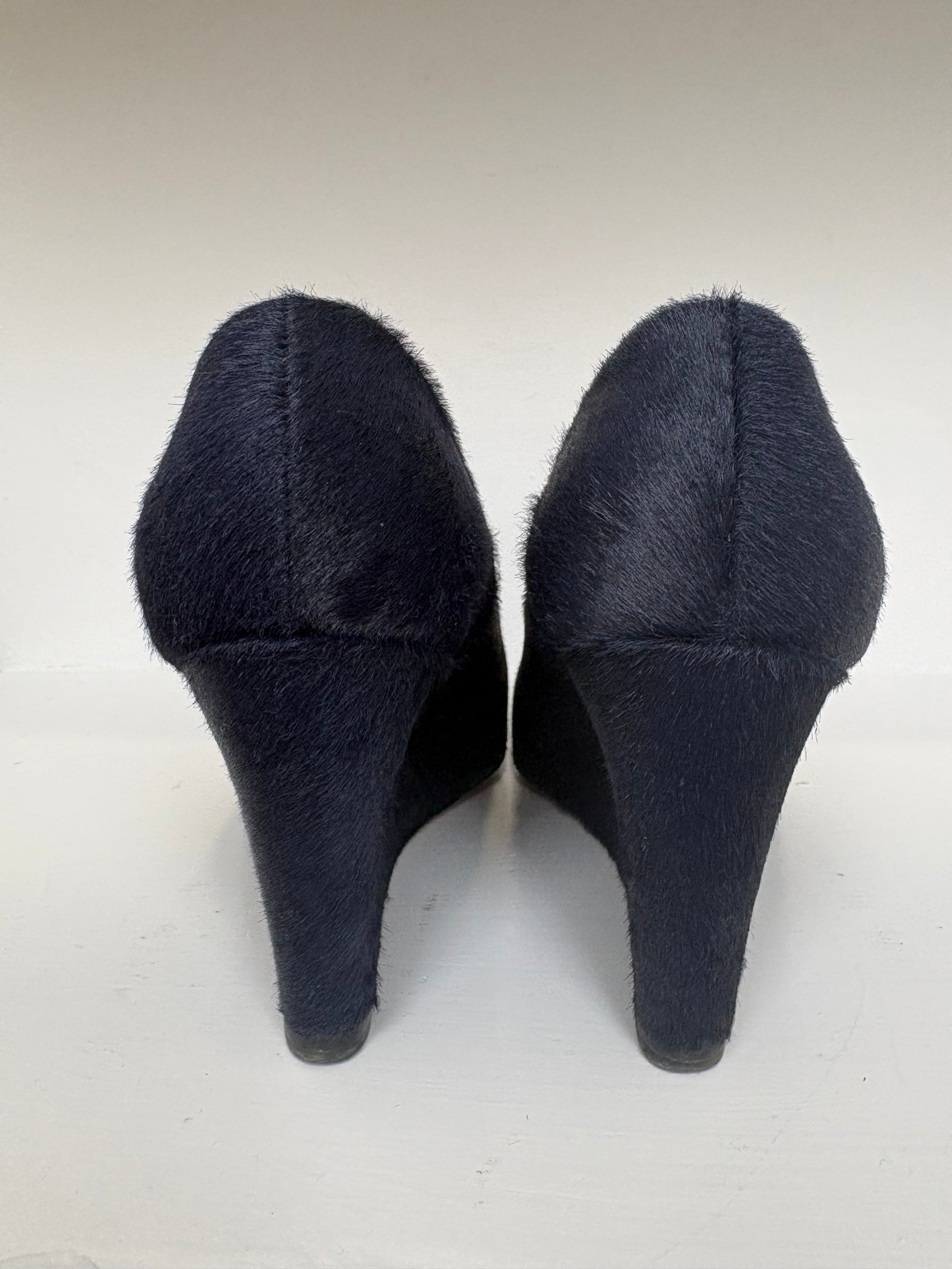 Scanlan Theodore Navy Ponyhair Pointed Wedge Pumps, 41