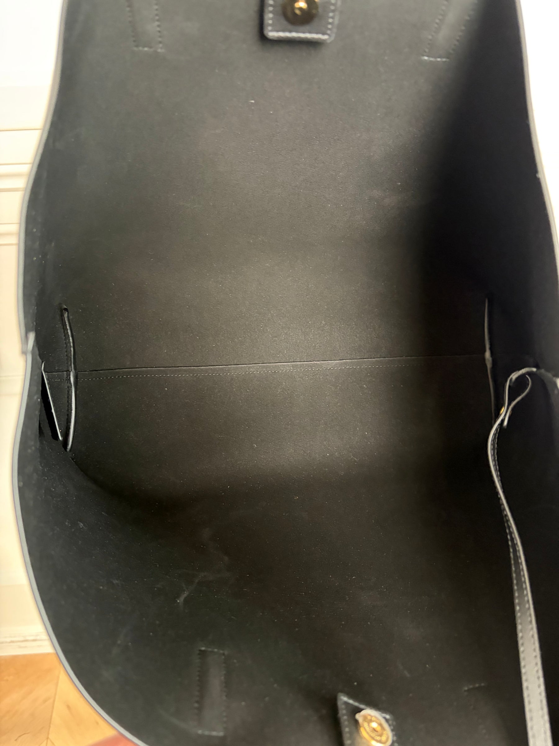 Saint Laurent Shopping Tote In Black Leather