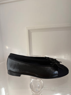 Chanel Black Patent Leather Ballerinas, 36.5 C