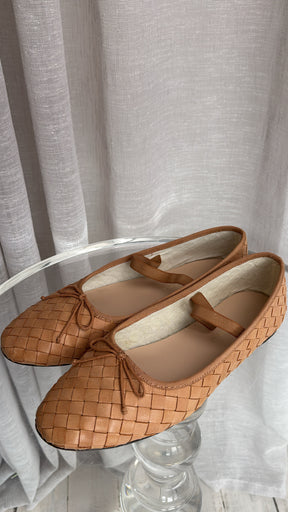 LOEFFLER RANDALL Leonie Soft Ballet Flats In Honey, 10B