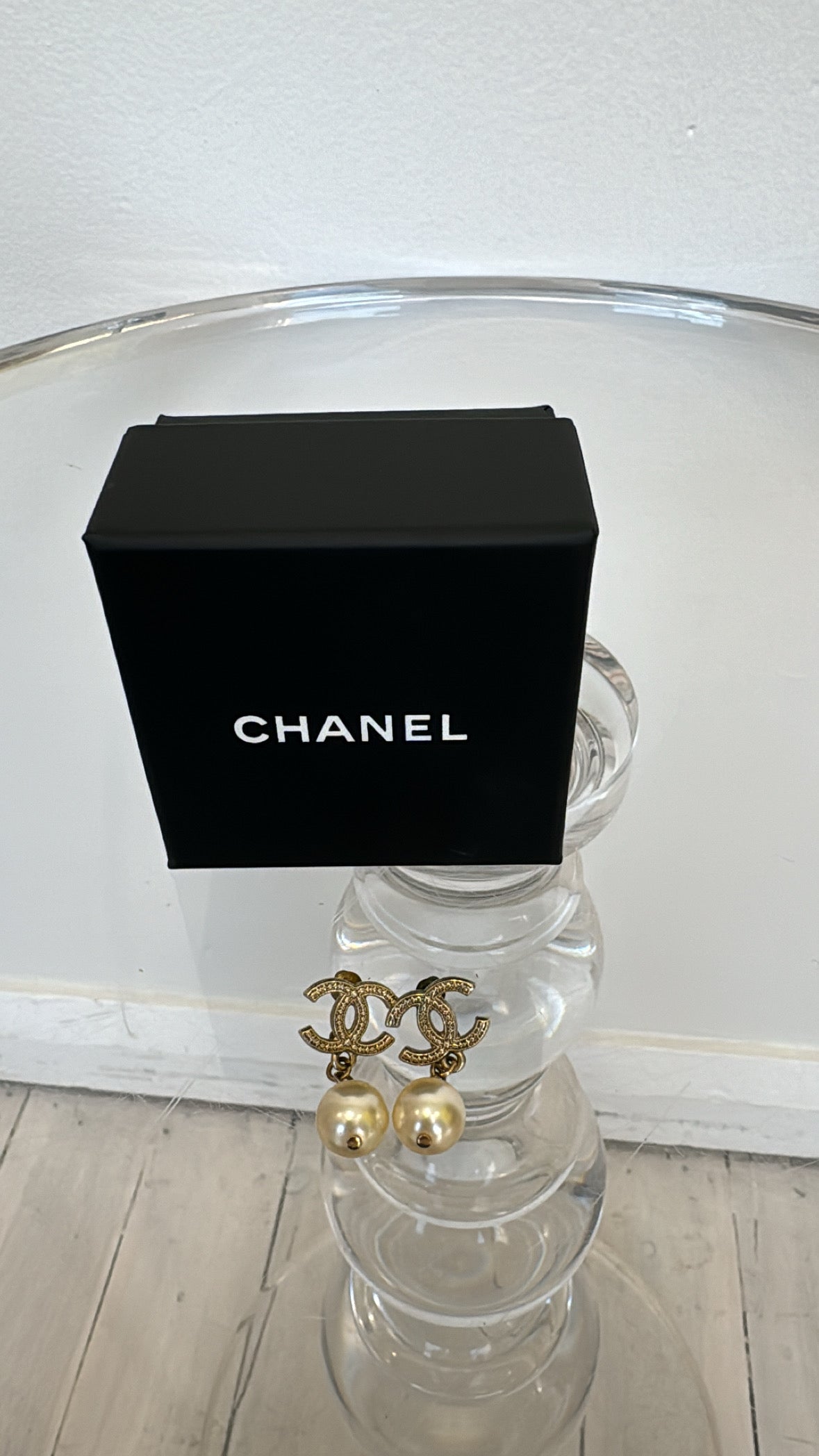 Chanel Pearl Drop Earings Gold Hardware