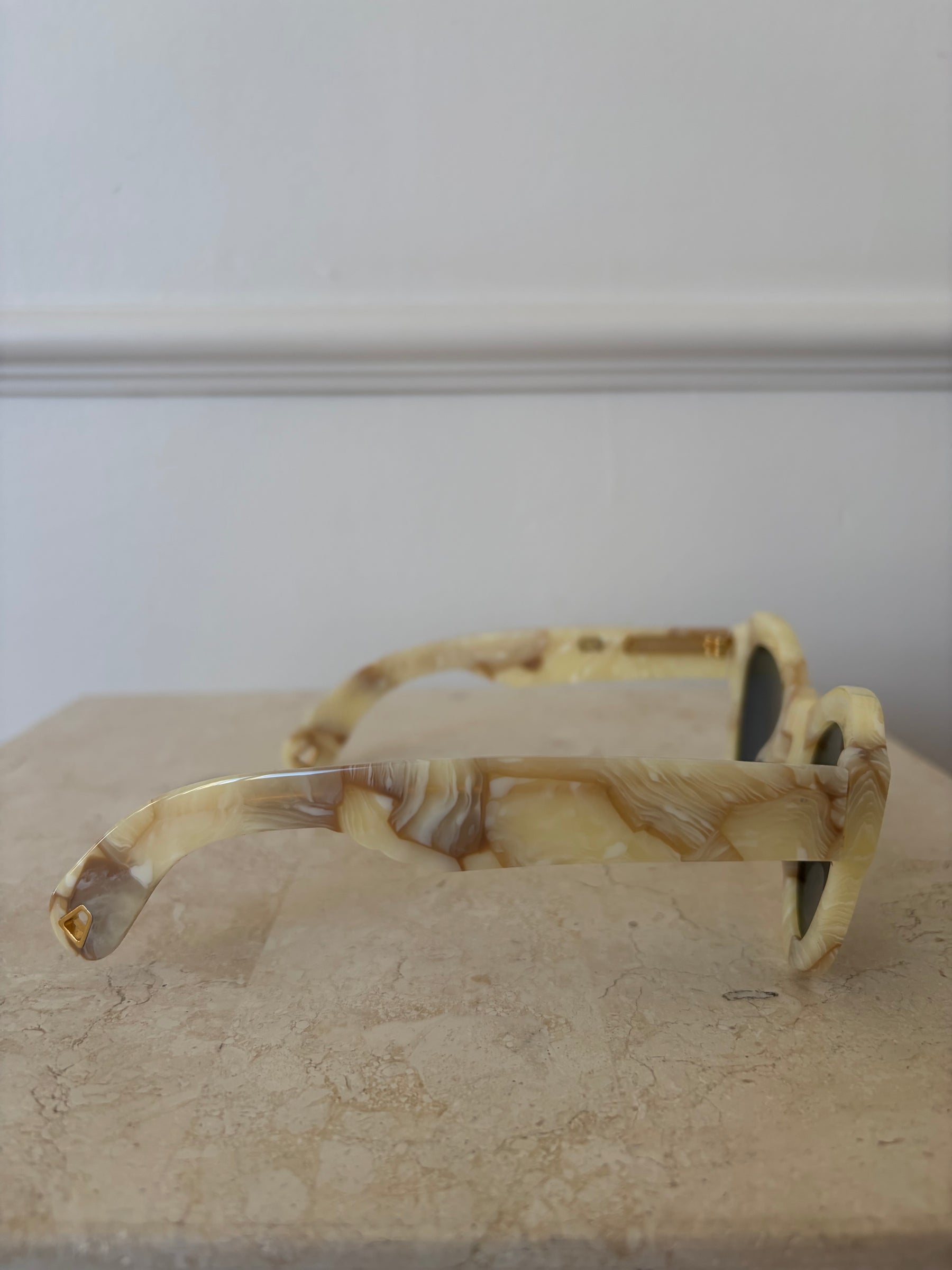Lucy Folk Cream Marble Round Sunglasses