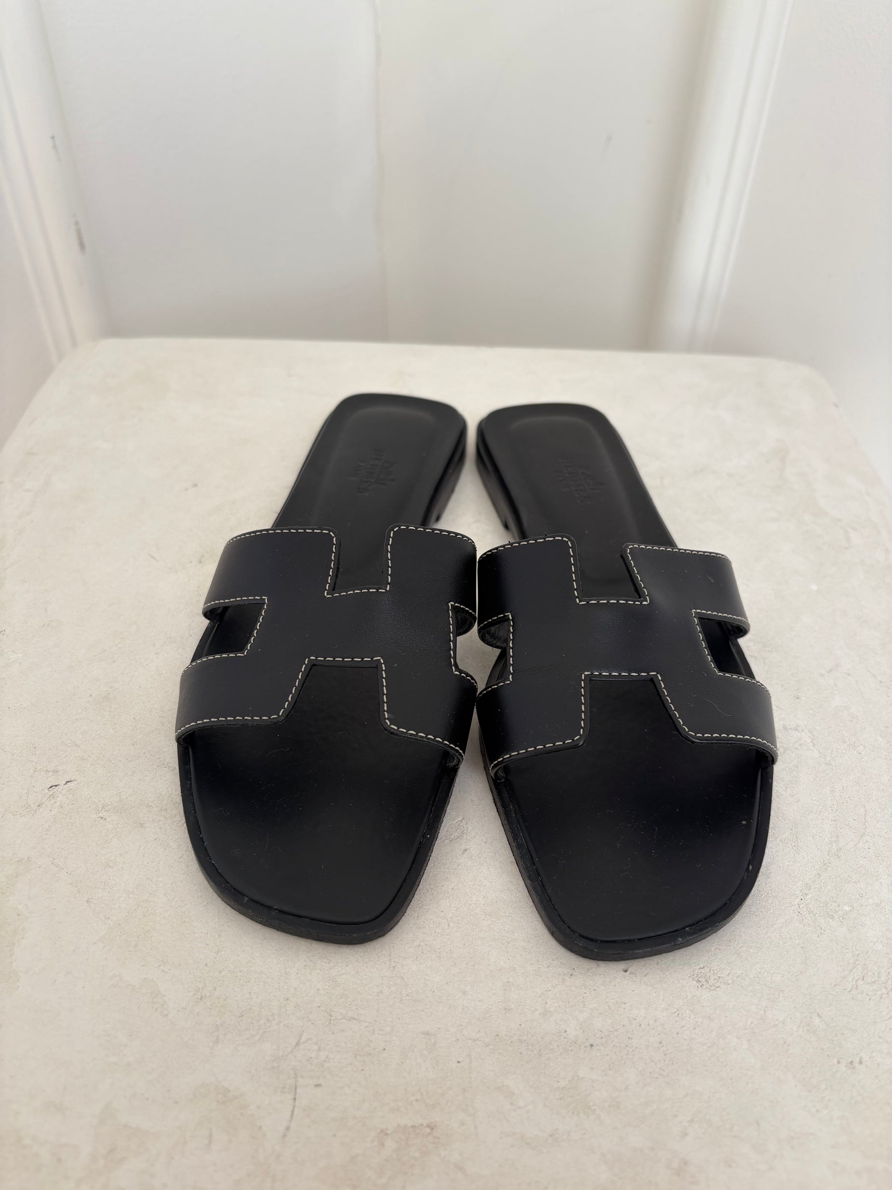 Hermès Black LEather Oran Sandals, 38
