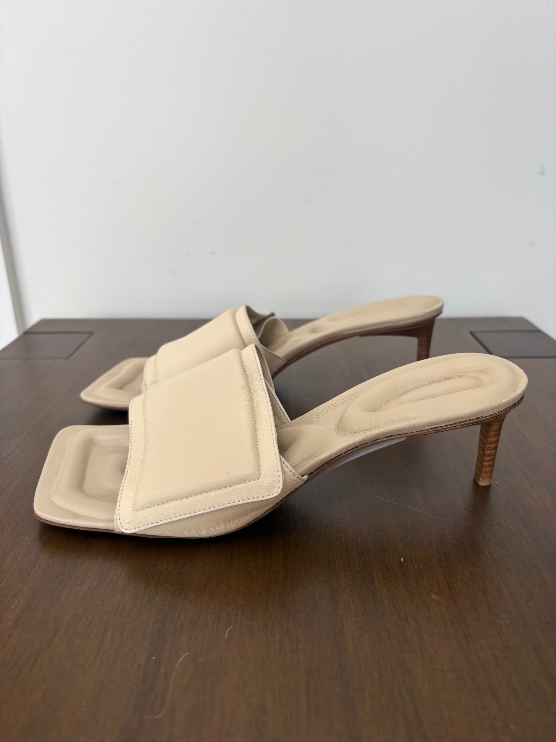 Jacquemus Beige Leather Padded Mules, 39