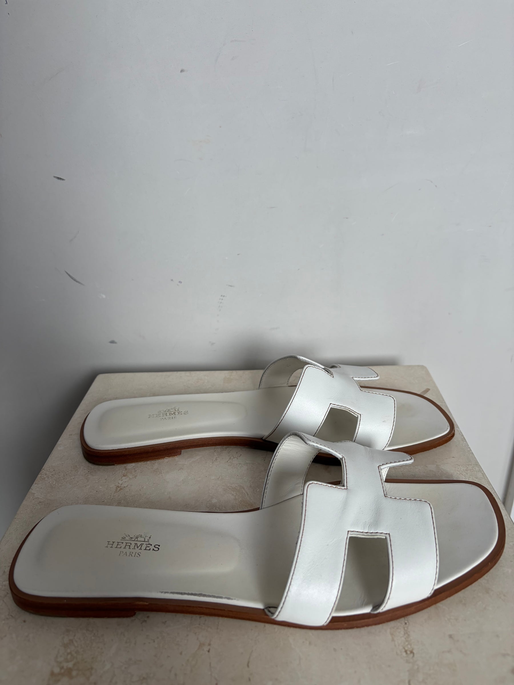 Hermès White leather Oran Sandals, 41