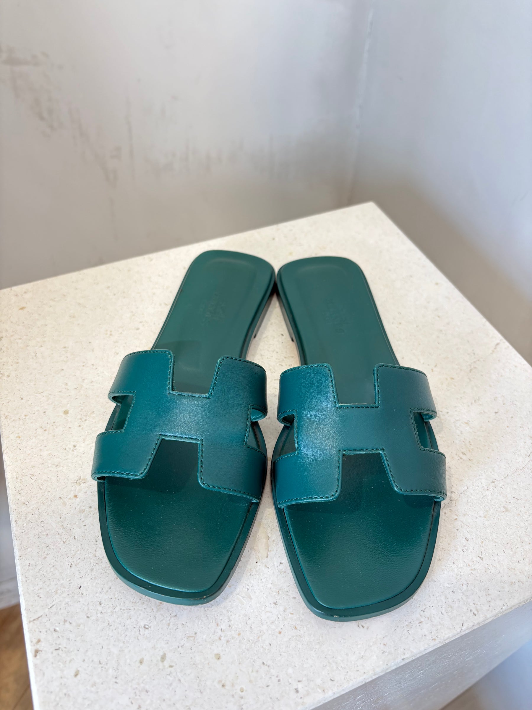 Hermès Green Leather Oran Sandals, 36