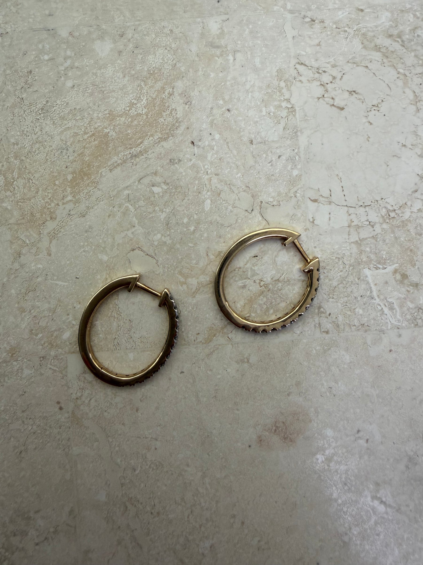 Jan Logan 9k Gold and Diamond Hoop Earring