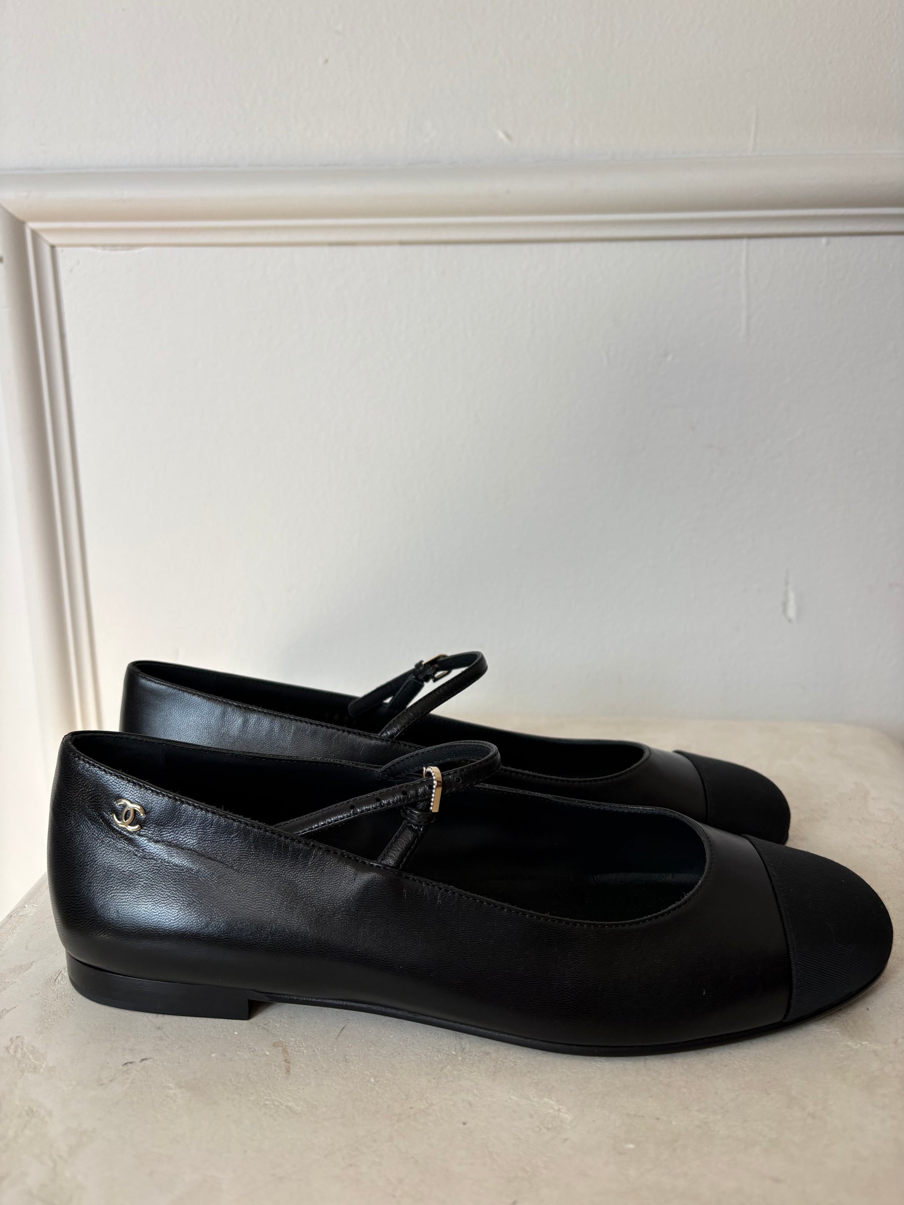 Chanel Black Leather And Grosgrain Mary Jane Flats, 39 C