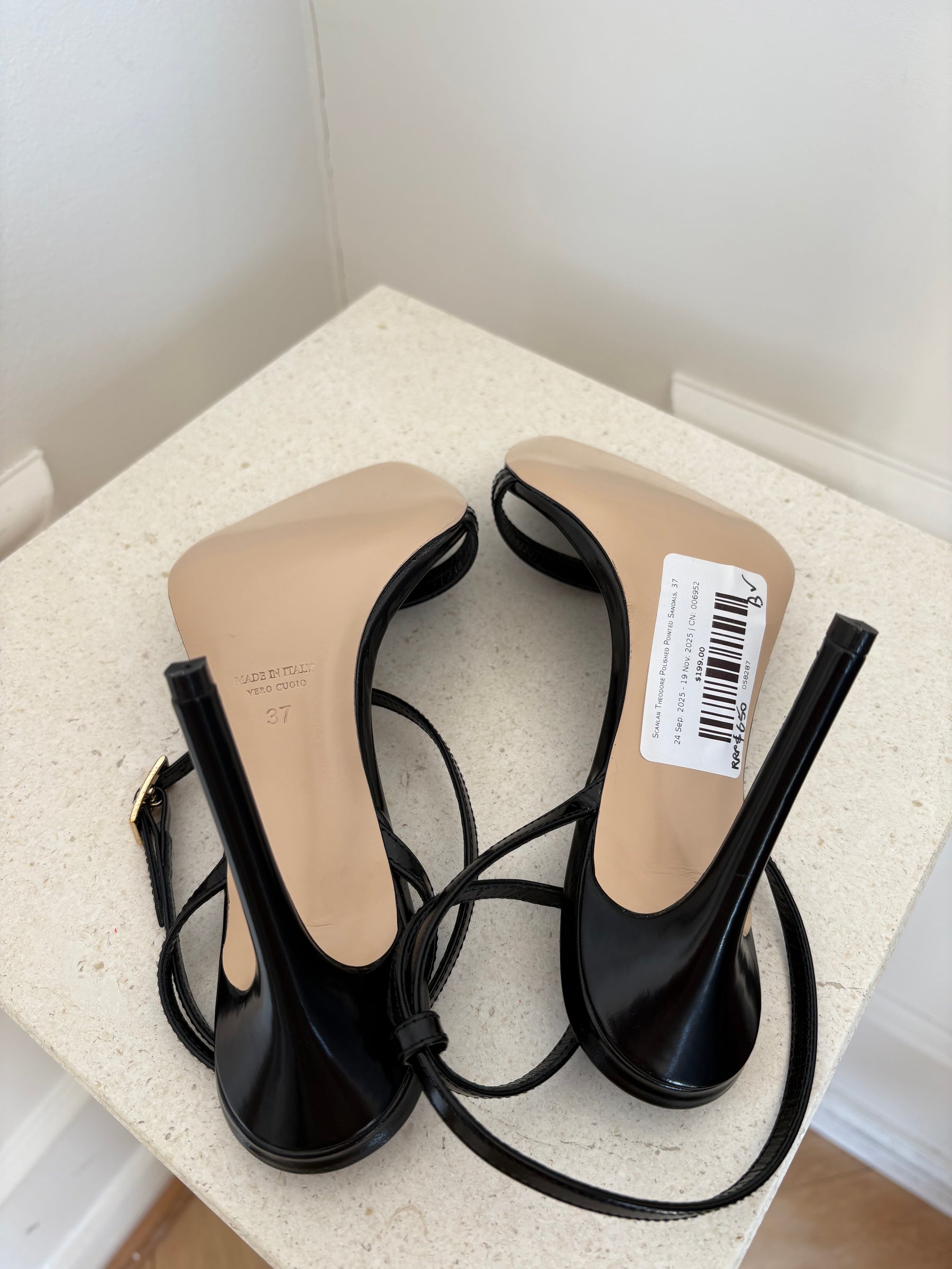 Scanlan Theodore Polished Pointed Sandals, 37