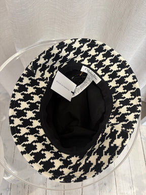 Dior D-Bobby Houndstooth Small Brim Bucket Hat Black And White, 58