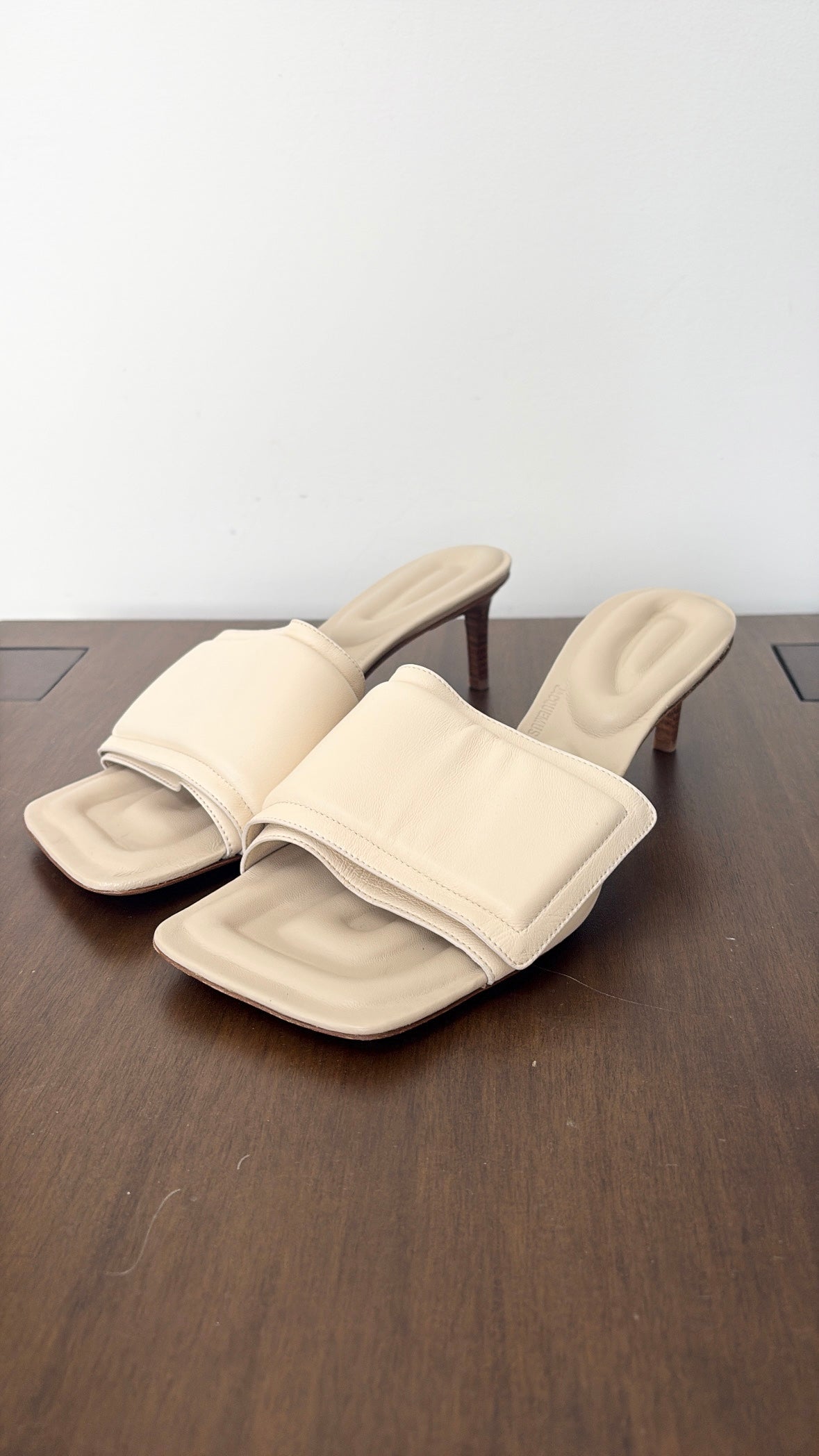 Jacquemus Beige Leather Padded Mules, 39