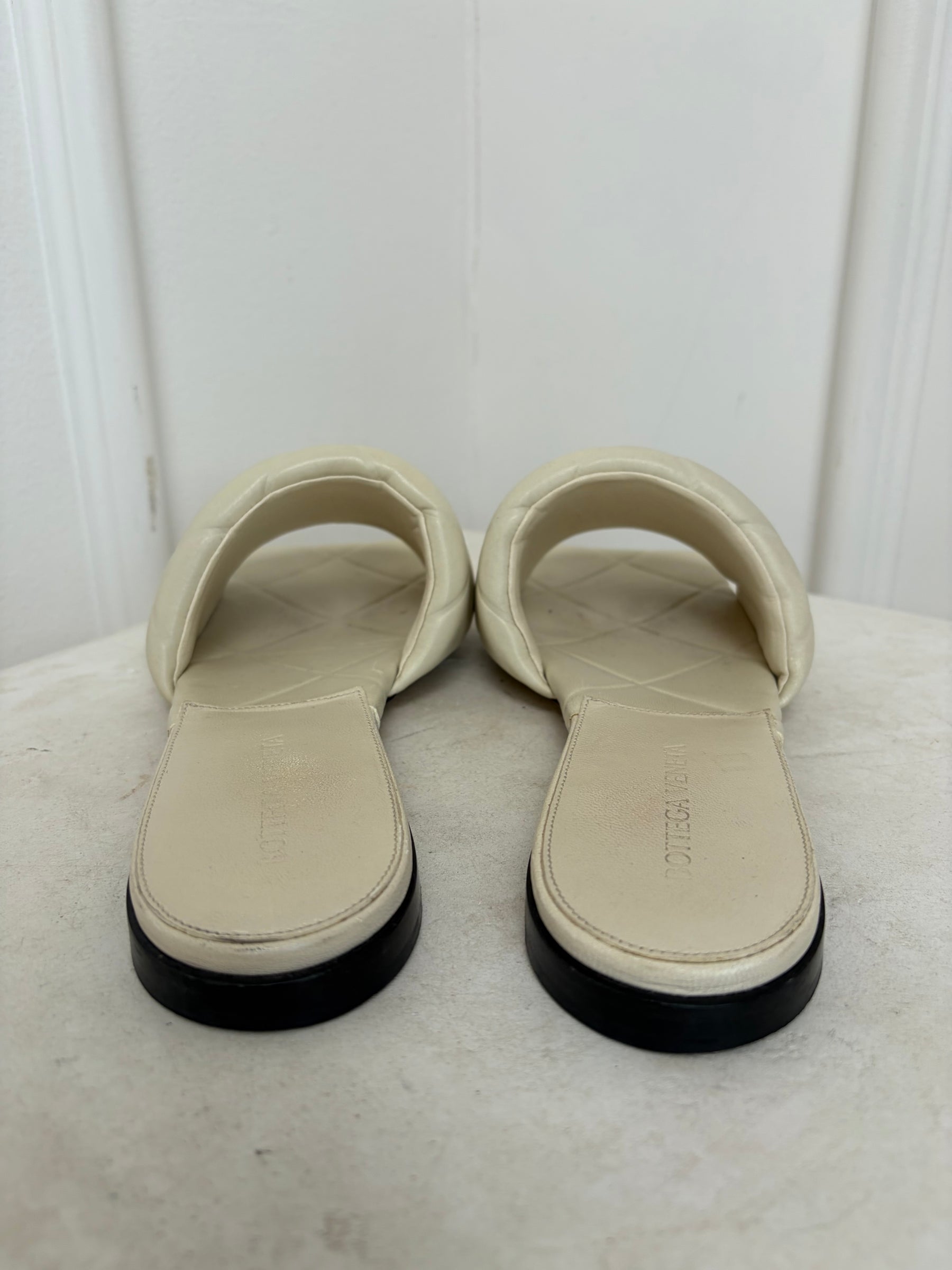 Bottega Veneta Cream Quilted Leather Lido Slides, 39.5