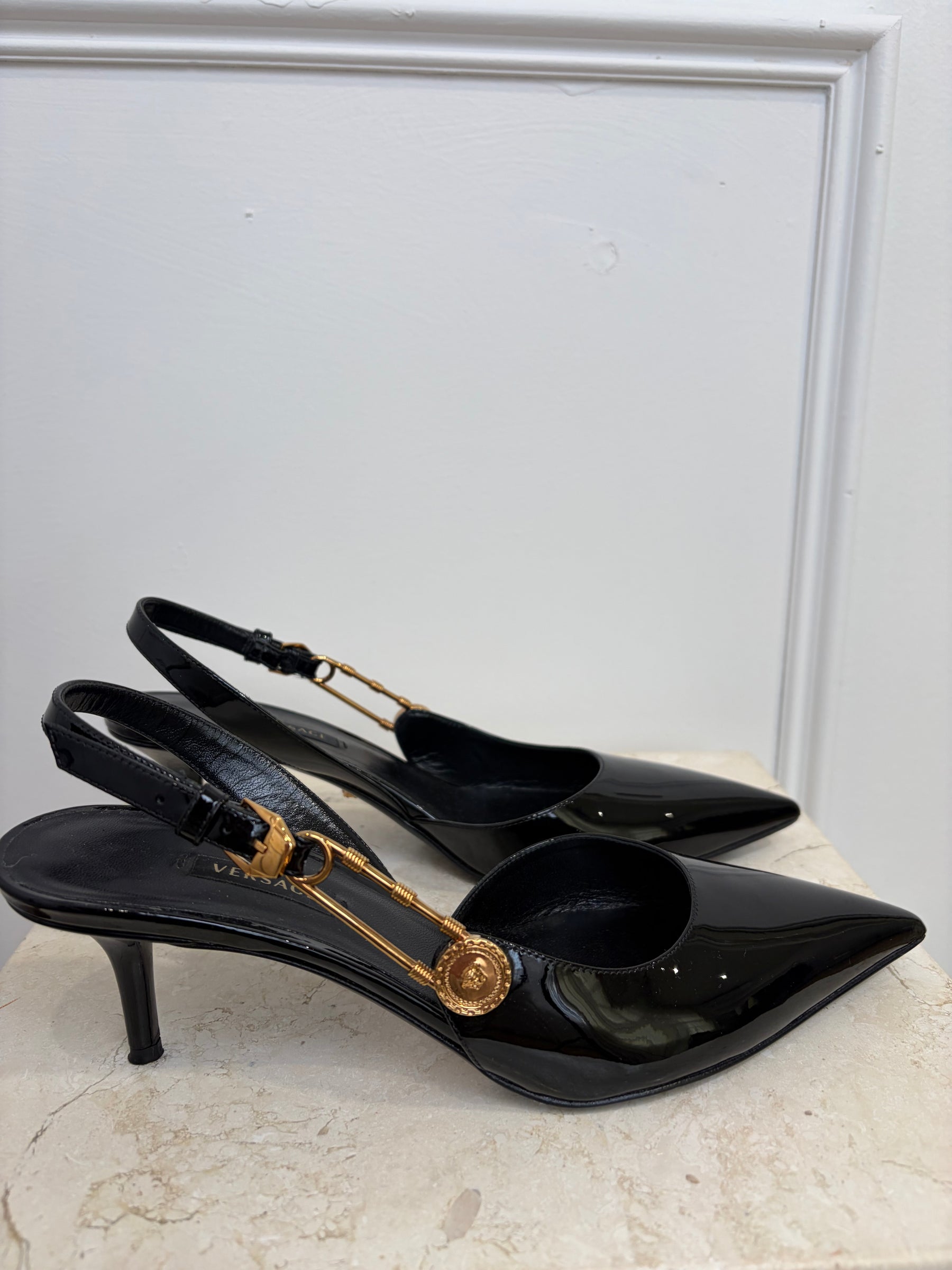 Versace Medusa 95 Plaque Detail Slingback Pumps, 39
