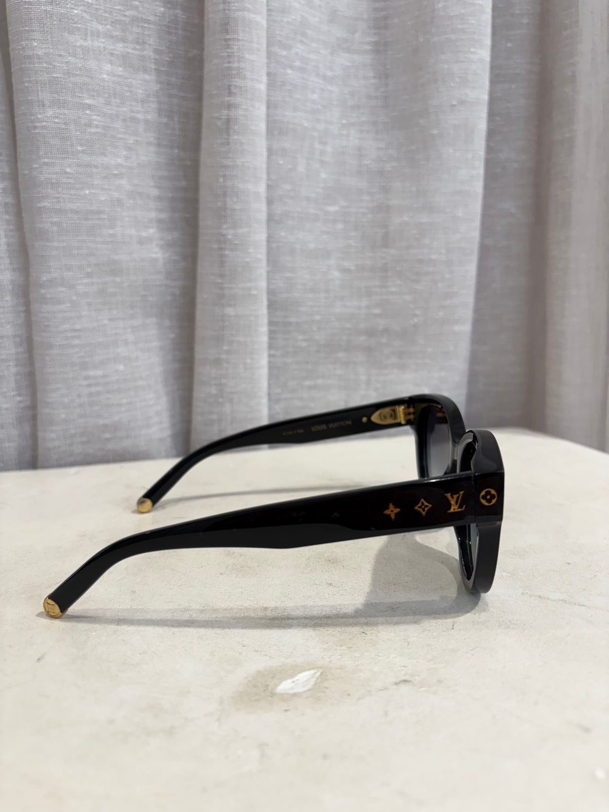 Louis Vuitton Black Round Cat Eye Logo Sunglasses