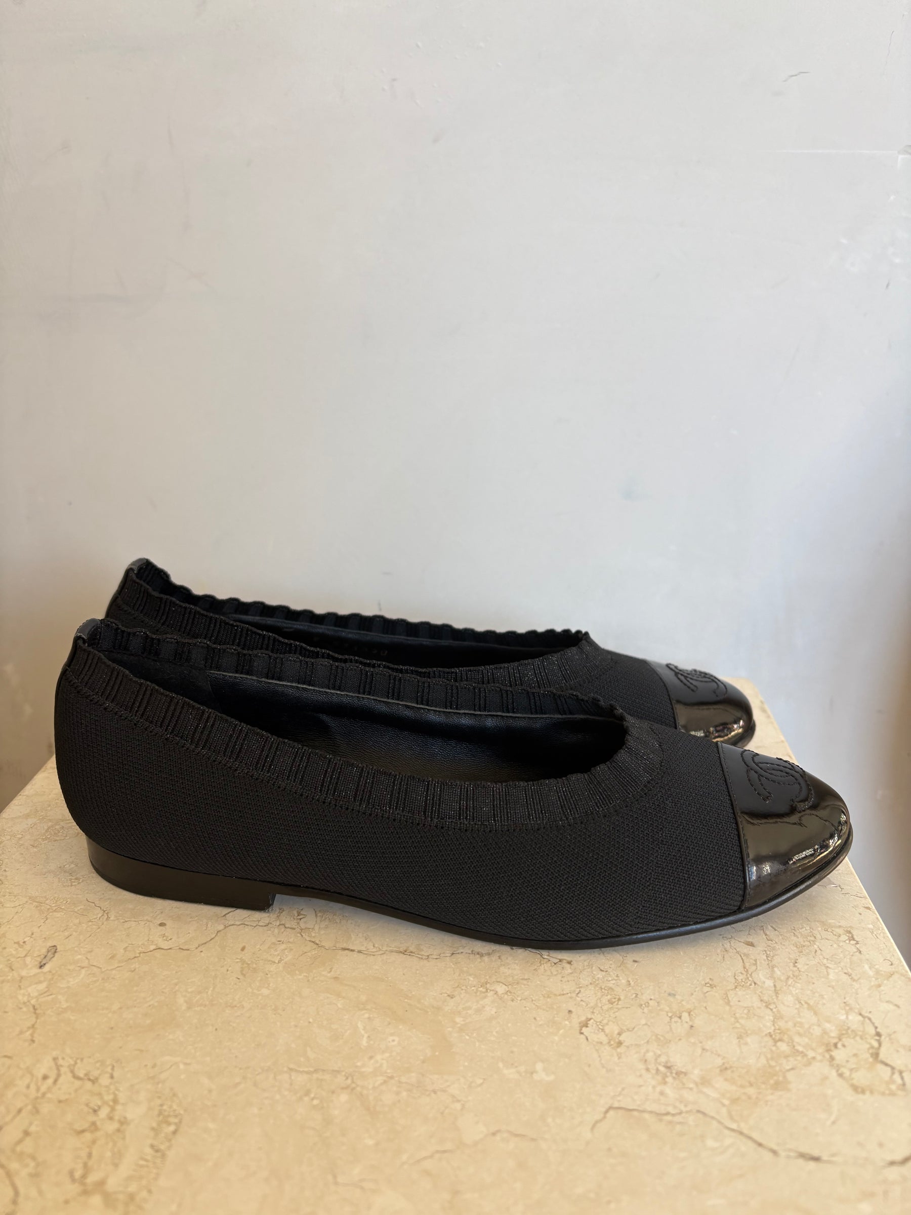 Chanel Black Fabric and Patent Ballet Flats, 38 C