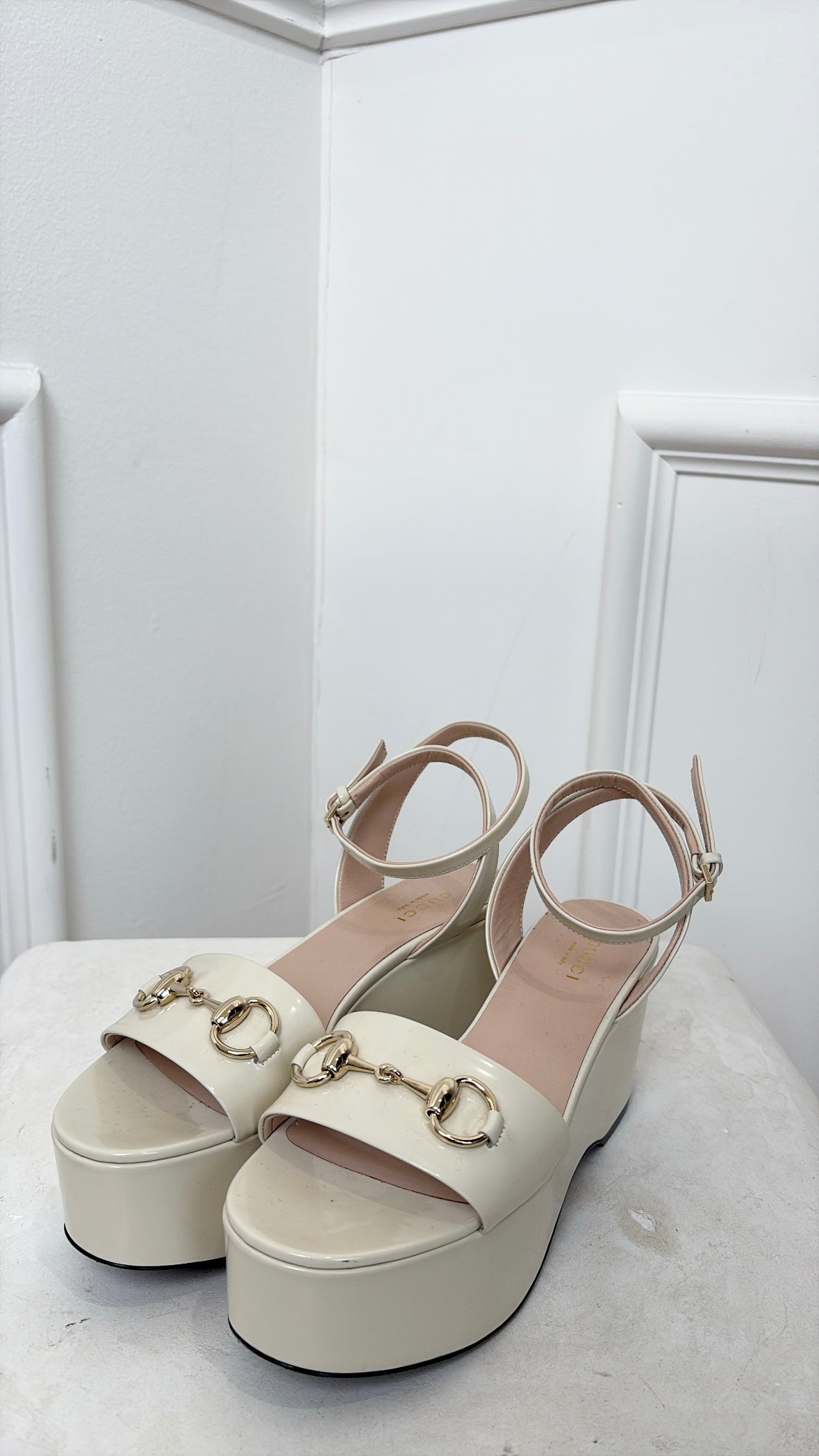 Gucci Lady Horsebit Embellished Patent Platform Sandals Ivory, 36