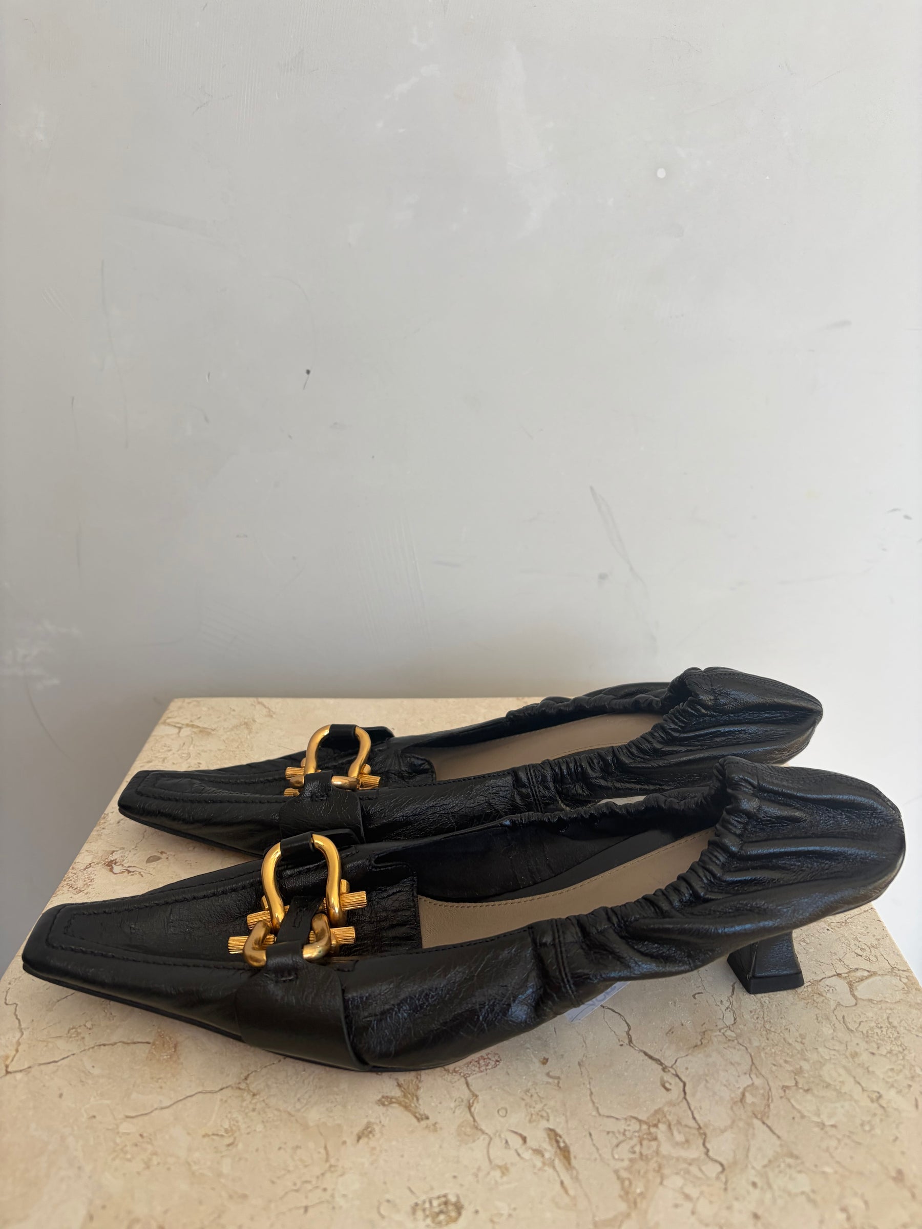 Bottega Veneta Madame Leather Pumps Black, 38