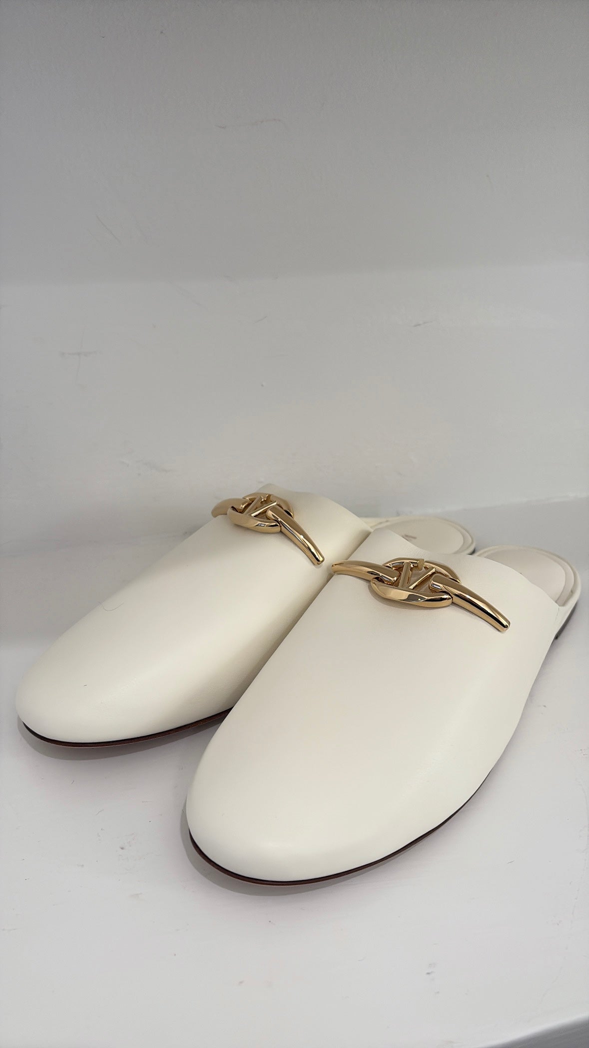 Valentino Garavani Cream Leather Logo Slipper, 41