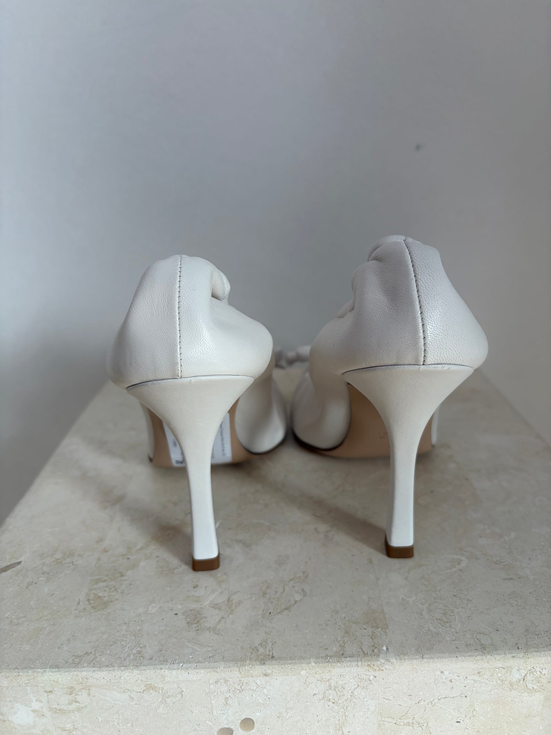 Scanlan Theodore White Bow Pumps, 38