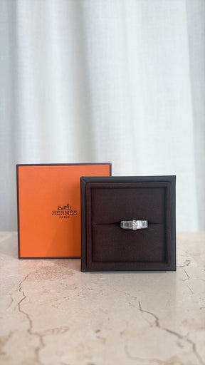 Hermès White Gold and Baguette Diamond Kelly Ring
