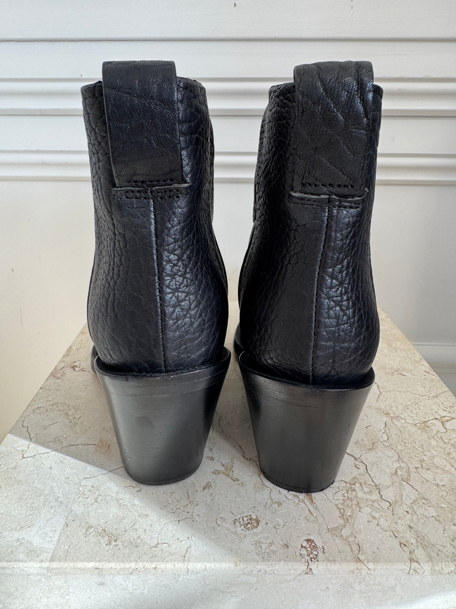 Acne Studios Black Grained Leather Ankle Boot, 40