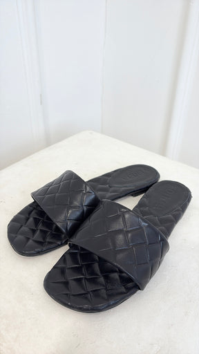 Bottega Veneta Amy Flat Sandals Black Leather, 38