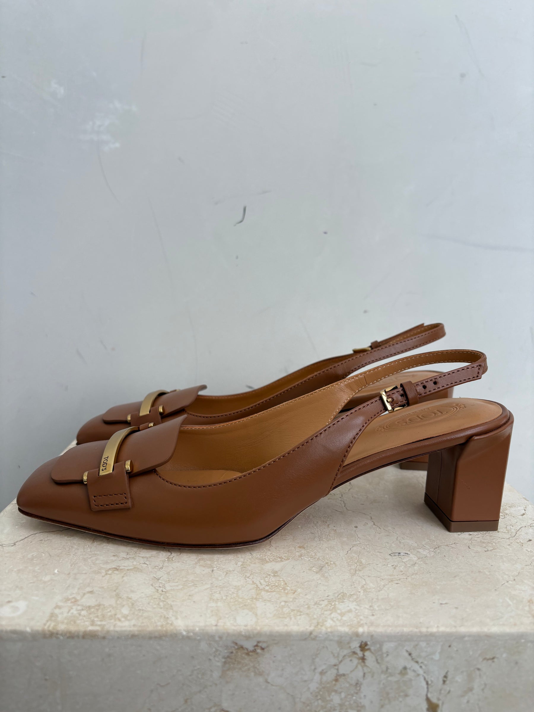 Tod's Tan Leather Gold Buckle Slingbacks, 38.5