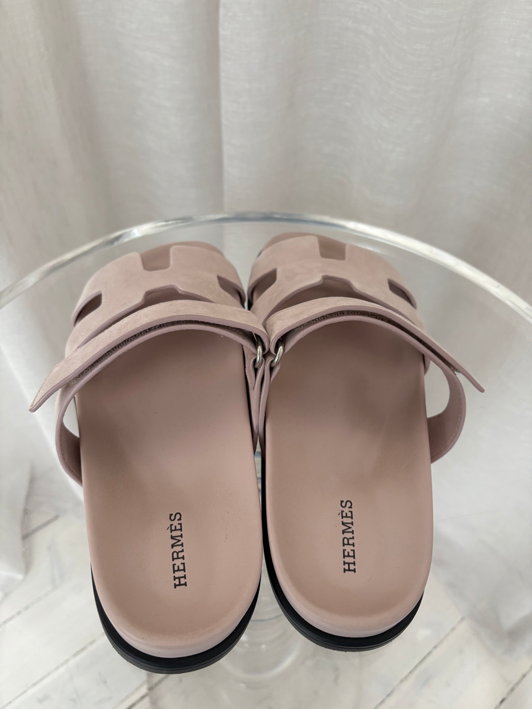 Hermès Chypre Sandals In Rose Porcelaine, 41.5