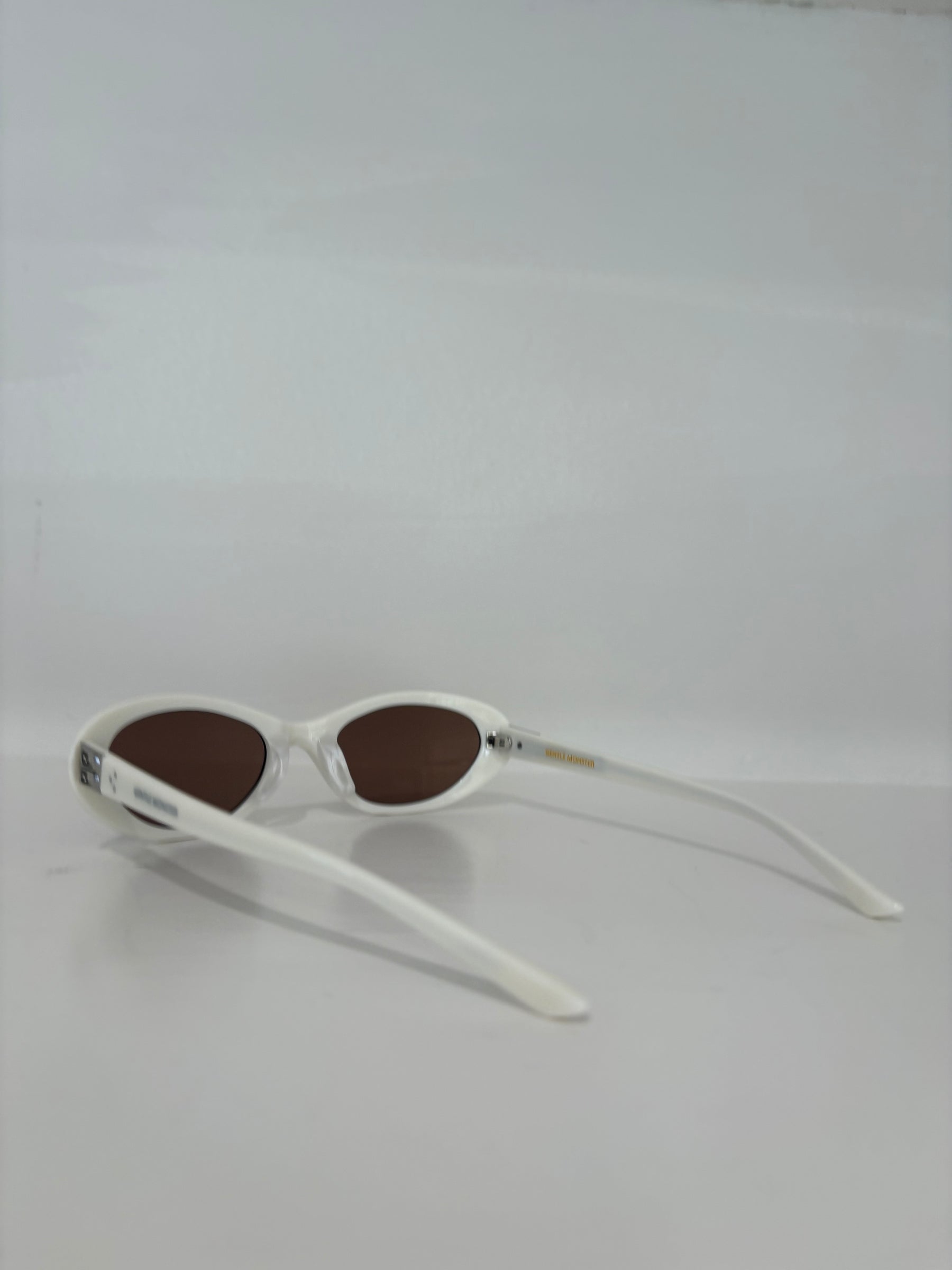 Gentle Monster White Cinnamon W2 Sunglasses