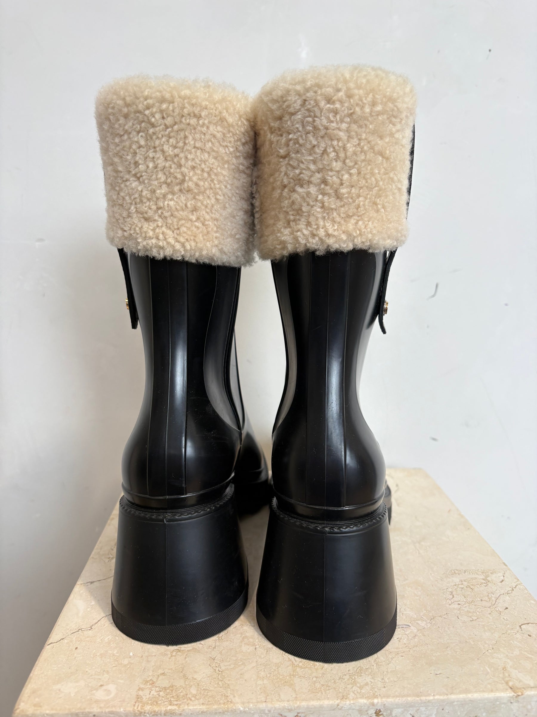 Chloé Black Rubber Shearling Betty Boots, 40