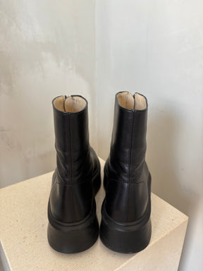 The Row Black Leather Zipped Bootie, 38