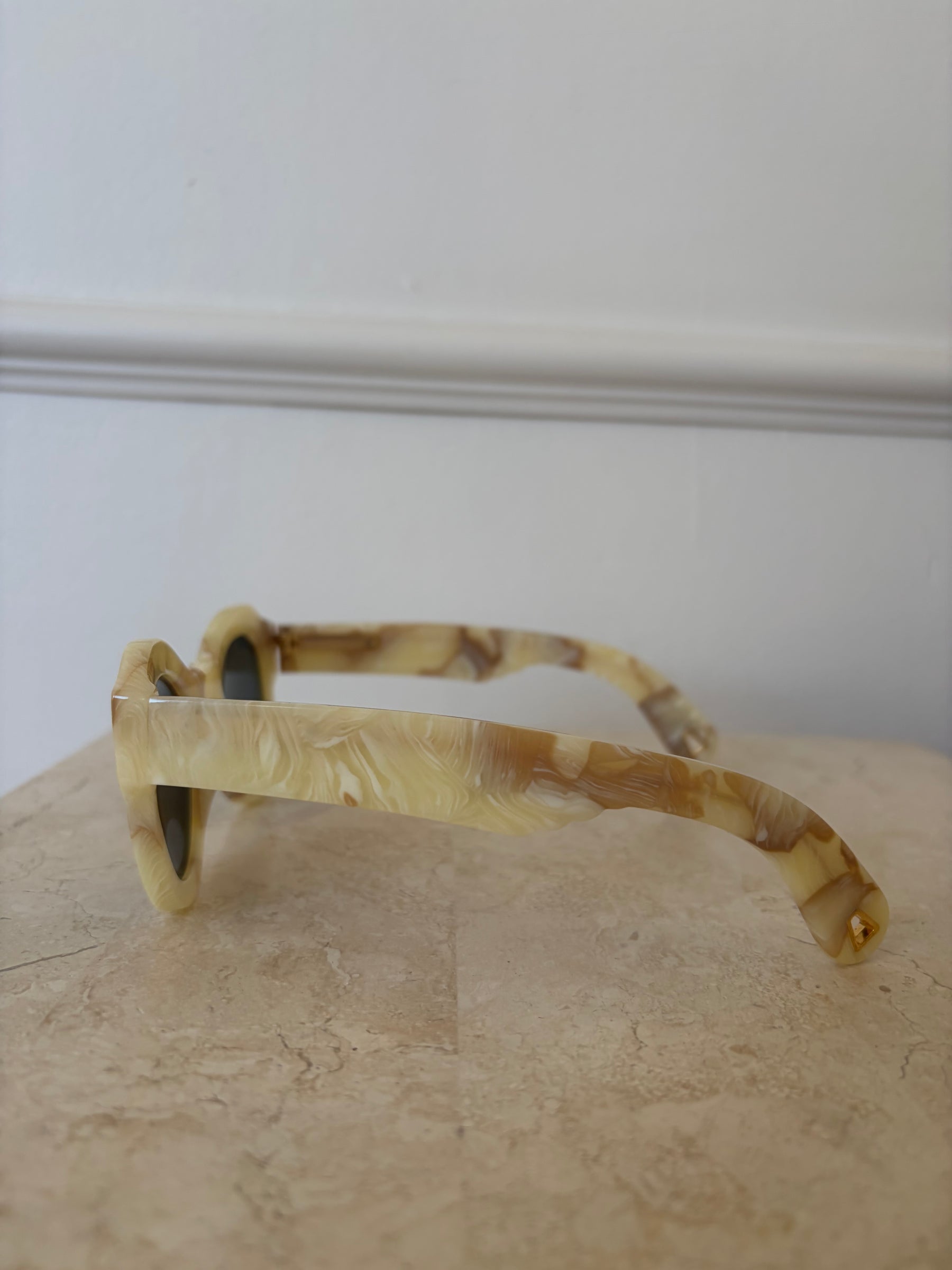 Lucy Folk Cream Marble Round Sunglasses