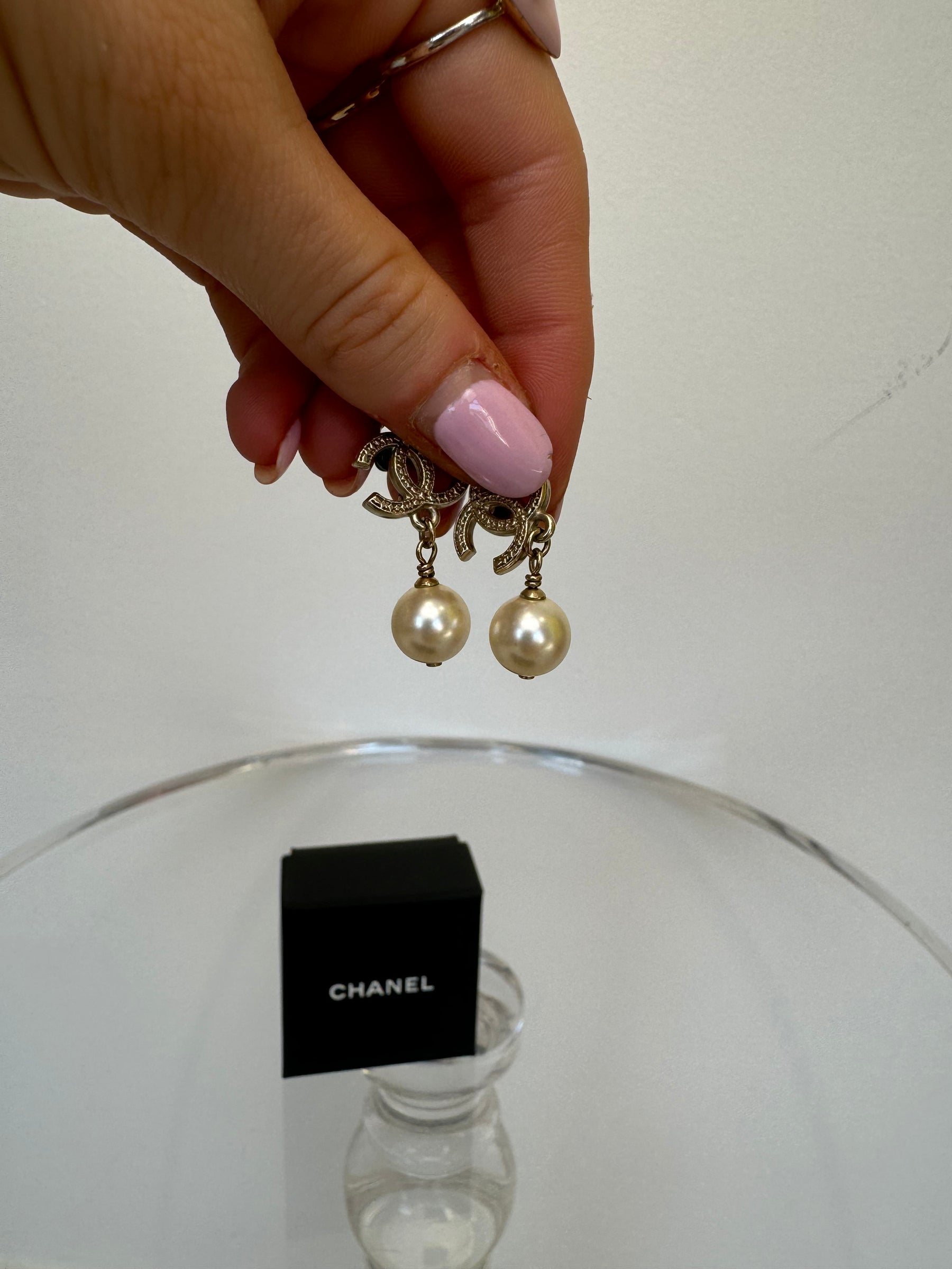 Chanel Pearl Drop Earings Gold Hardware