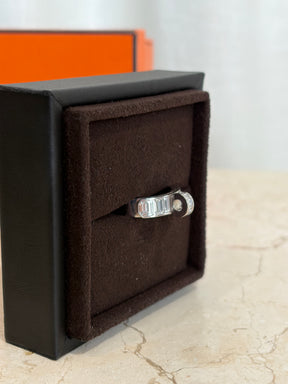Hermès White Gold and Baguette Diamond Kelly Ring